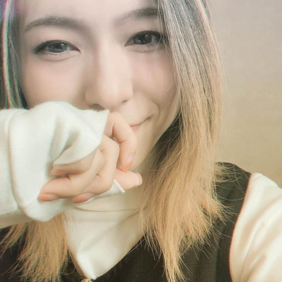 のインスタグラム：「歌う日🎤」