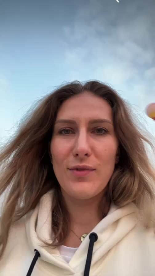ポリーナ・ラヒモワのインスタグラム：「Good morning 🎈 😃」