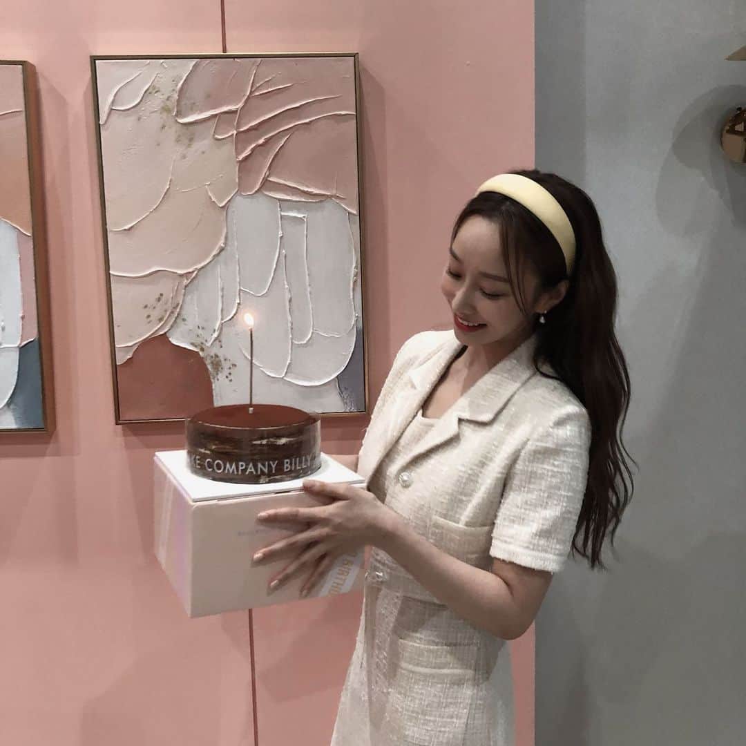 ムン・イェウォンのインスタグラム：「많은 분들께 사랑과 축하를 받아서 참으로 행복했던 상민이 (예원이) 🥰 감사합니다 🙏」