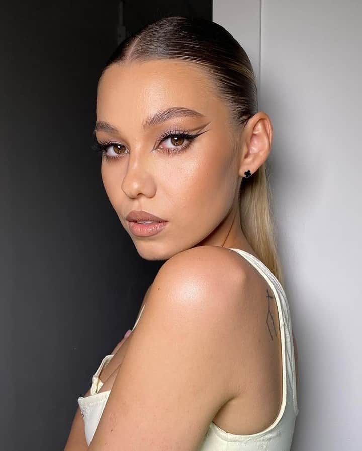 LORACのインスタグラム：「Use neutrals to brighten a glam eye look, like @_shokoladka9_ did using our PRO Noir Palette 🤩 👁️⁠ ⁠ Cruelty-free, Fragrance-free & Gluten-free⁠ ⁠ Available at @ultabeauty @macys @shoppersbeauty @amazon @nordstrombeauty & LORAC.com⁠ (shop #linkinbio!)⁠ ⁠ #LORAC #loraccosmetics」