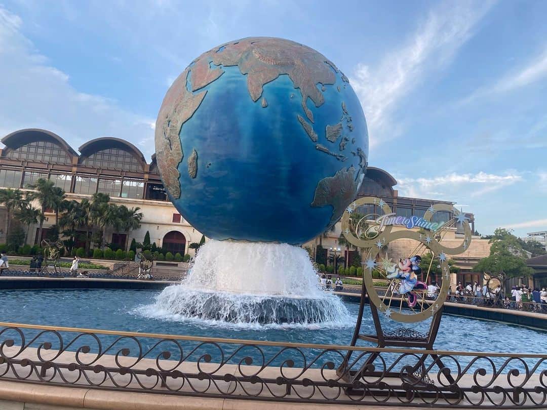 安藤ユキのインスタグラム：「夏に行ったディズニーシー🌎  楽しかったけど夏のディズニーはずっとは居られない🥹笑  #ディズニー　#ディズニーシー」