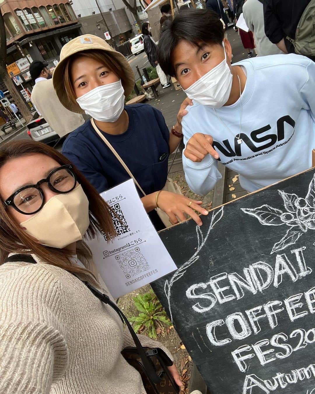 松本真未子のインスタグラム：「. . sendai coffee festa☕️💚💛❤️  コーヒー大好きメンツで行ってきました！！！  全国からお店が集まるから 普段飲めないコーヒーも飲めてとっても楽しかった☀️🌈  コーヒーが恋しくなる季節🍁🍂⛄️❤️  #sendaicoffeefes #coffeetime #松本真未子」