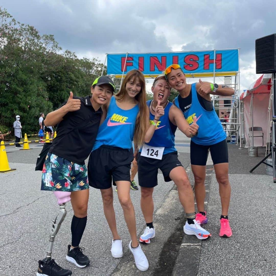 道端カレンのインスタグラム：「🏊‍♀️🚴‍♀️🏃‍♀️  2022千葉シティトライアスロン  久々のトライアスロンは、リレーの部で参加しました〜！スイム担当❣️  じゅんちゃん、なおこちゃん誘ってくれてありがと💓  やっぱり海を泳ぐのは、気持ちいいね〜！🏊‍♀️  ウェットスーツの背中のファスナー閉める前、大円筋ついてるみたいに見えて写真が面白い🤣  @juntan.n0606  @okasa.naoko」