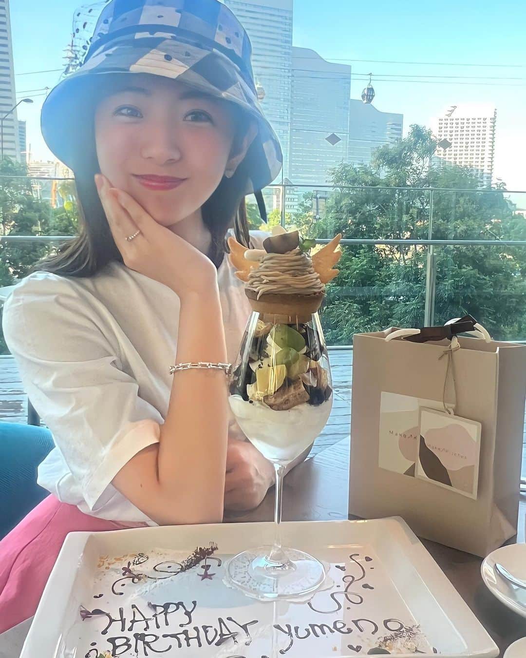 白戸ゆめのさんのインスタグラム写真 - (白戸ゆめのInstagram)「💝 . 大好きな人たちから素敵なお祝いを🥂 遅ればせながら、ありがとう❤️ . #撮影環境により画質はまちまち #逆光 #誕生日」10月16日 17時03分 - yumeno.s_