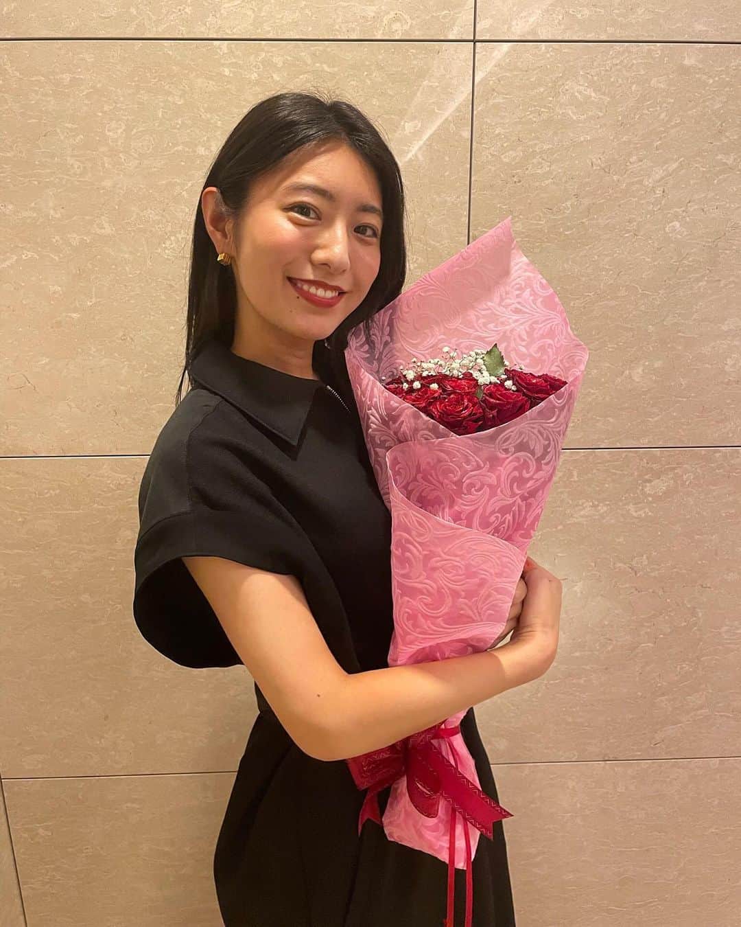 のインスタグラム：「💝 . 大好きな人たちから素敵なお祝いを🥂 遅ればせながら、ありがとう❤️ . #撮影環境により画質はまちまち #逆光 #誕生日」