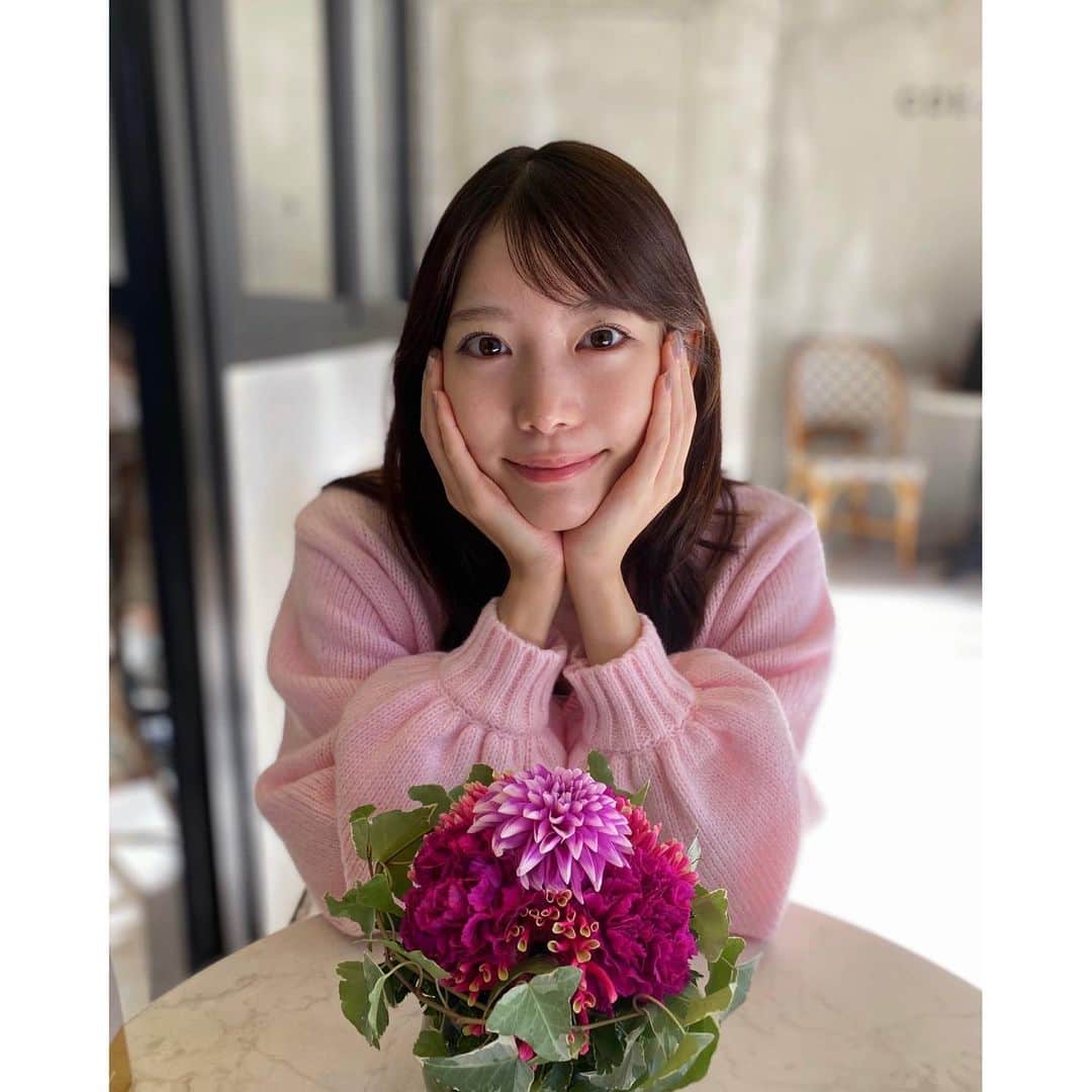 竹俣紅のインスタグラム：「🍧 もう秋ですが、かき氷を食べちゃいました☺️ おそらく今年最後でしょうね。 ふわっふわの氷と、みかんのさわやかな酸味が最高でした✨ みなさんは、何味のかき氷が好きですか？ ⁡ お休みの日はノーファンデでお肌も休日に。 また明日からがんばります！ ⁡ #かき氷 ⁡」