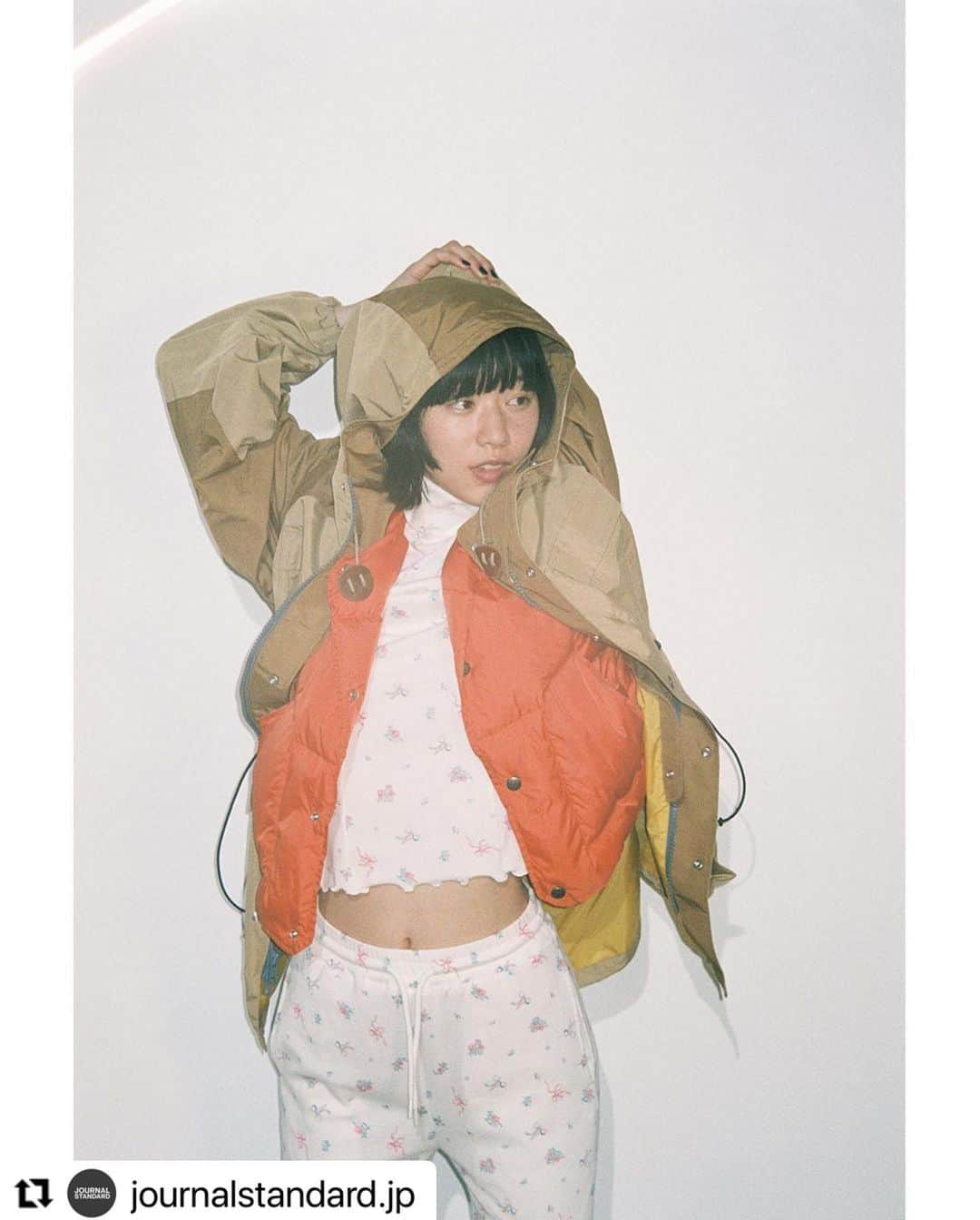のインスタグラム：「@journalstandard.jp  @holiday_pr   photographer Ittetsu Matsuoka @ittetsumatsuoka  styling Koji Oyamada  @oyamadakoji  hair&make-up Momiji Saito (eek) @momijisaito  art direction/design Yuma Higuchi @yumore  edit Sakiko Fukuhara @sakikofukuhara」