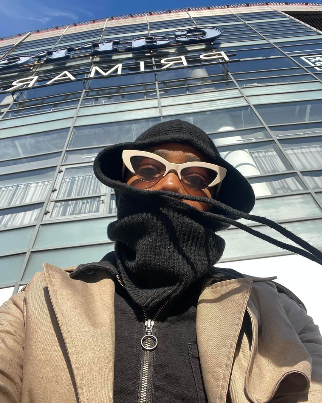 ステラ・アカクポのインスタグラム：「Hooded sunday 🐙」