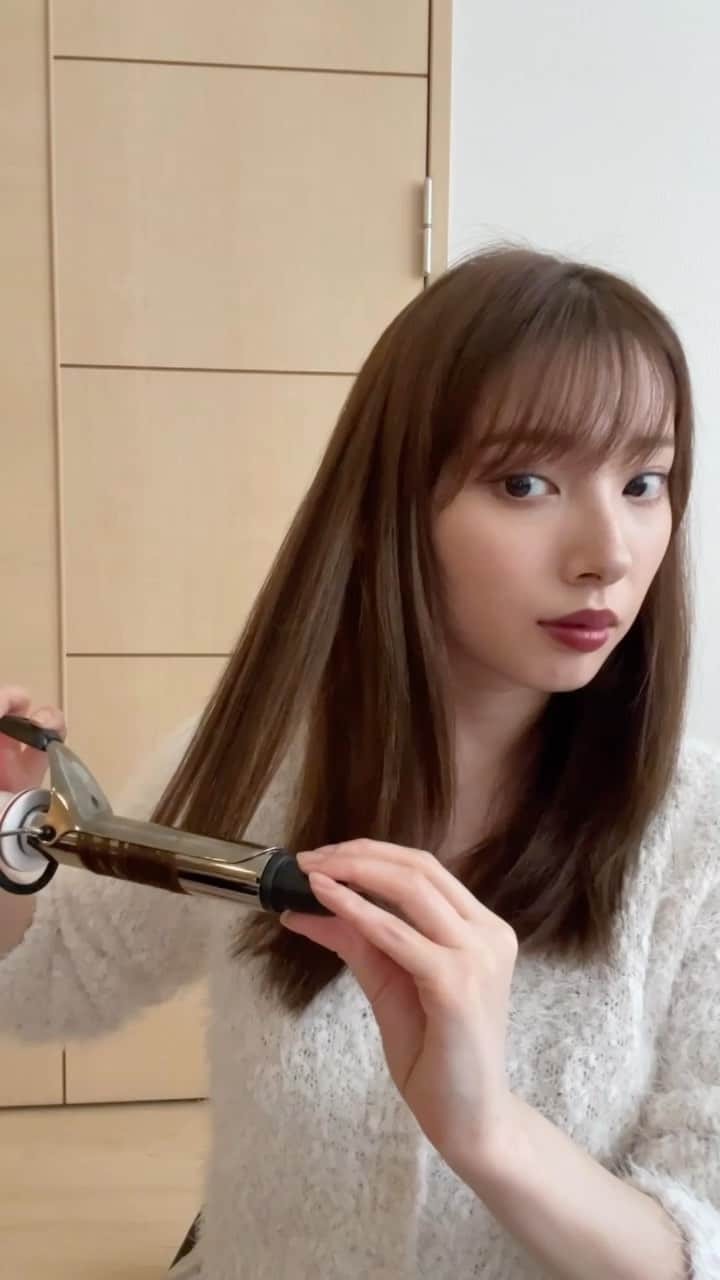 のインスタグラム：「ゆる巻きのヘアスタイリング動画🤍 fino プレミアムタッチ 浸透美容液ヘアオイルを使ったよ！ ダメージケアもできて一石二鳥のアイテムだよ🫢 #フィーノ#pr#まさかのとぅる髪」