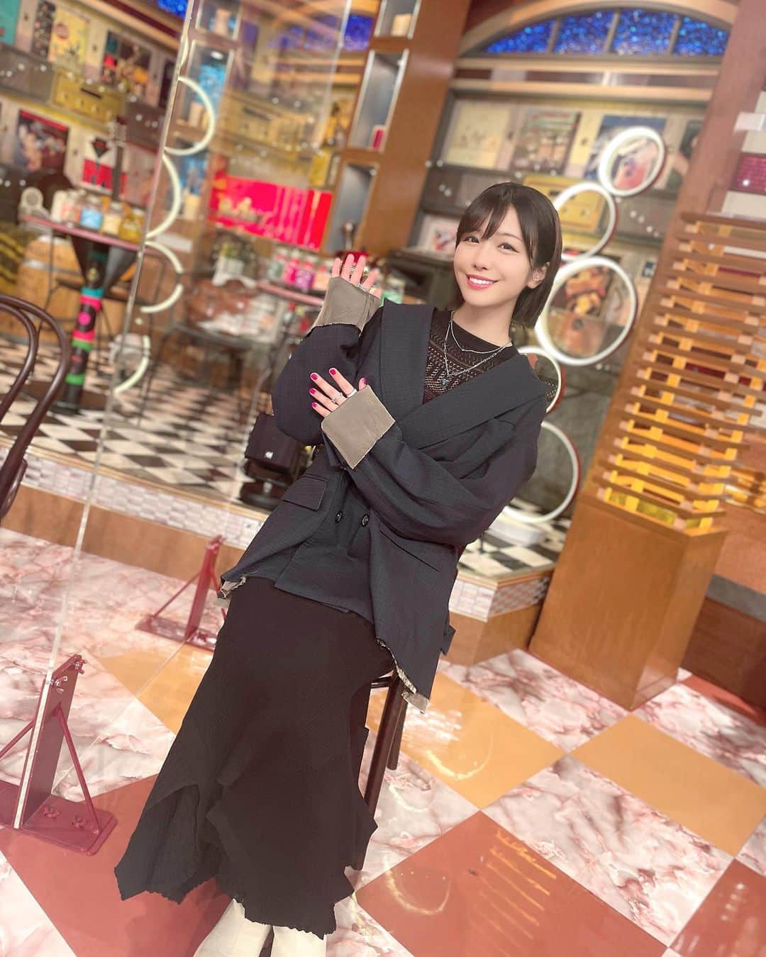 愛美のインスタグラム：「#関ジャム のお洋服✨  アニソン特集、本日23時からOAです！ 出演させていただきました🌼  #ootd #miharayasuhiro」
