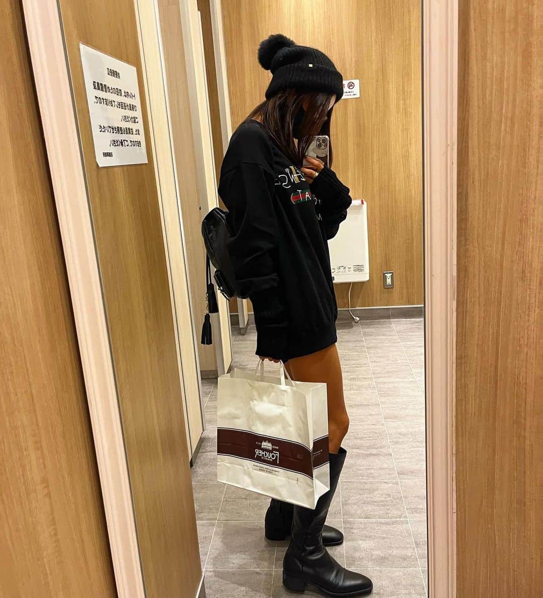 佐野千晃のインスタグラム：「おっきめトップス×ロングブーツ  ニット帽×メガネ  好きな組み合わせ🤤  #ooted #fashion #girl #moana #もあっしょん #ファッション #コーデ #ニット帽#メガネ #ロングブーツ #GUCCI #ca4la #サンローラン」