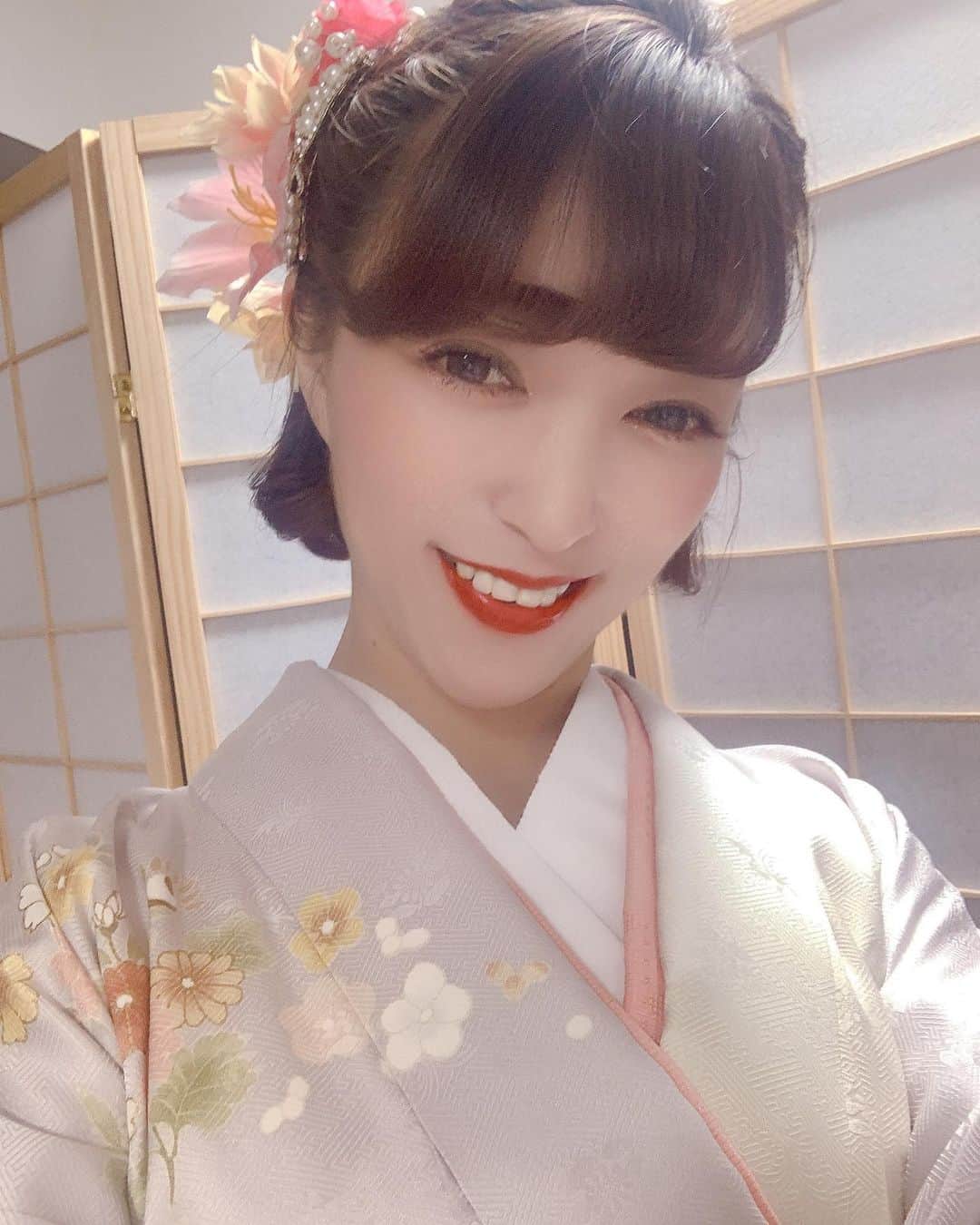 彩月さんのインスタグラム写真 - (彩月Instagram)「昨日は高級着物『紫乃』さんの100万円😳✨相当するらしいお着物お借りして、久しぶりに和服🥰👘撮影でした💔 撮影して頂いたものは未だ公開出来ませんが、プロジェクトマッピングを使った初めての試みだったり✨スタッフさん総掛かりで、皆で細部に拘って妖艶な撮影になり、とても豊かな時間になりました🥰  https://shino-kimono-japan.net/  間もなく、地元誇る🍇🍓🍑🍉メイフルーツ様のアンバサダーを努めさせて頂くに辺り、皆様にお願いがあります❤️🙏✨  mei.fruits.のアカウントをフォロ💓して頂きたいのと、その際にコメント欄へ『彩月のアカウントから、フォローさせて頂きました🤗って』、メッセージを必ず添えて頂きたいです🌈✨ コレがないと、活動アピールが伝われなくなってしまいます💔  終わられたら、メッセージ一言お願い致します⤵✨😌✨⤵  私のフォロー未だの方、良いなって思って頂けたら、フォローと上の手順をして下さるとめっちゃ嬉しく思います💕  100名様大募集🌟✨   #メイフルーツ  #紫乃  #インスタfamily  #生フルーツ  #地元静岡  #日本の心を大切に  #彩月familyの笑顔咲き誇る場所  #彩月の可能性突破  #着物好きさんと繋がりたい  #フルーツ好きな人と繋がりたい   https://www.instagram.com/mei.fruits.sweets/reels/」10月16日 20時48分 - princessayatuki1109
