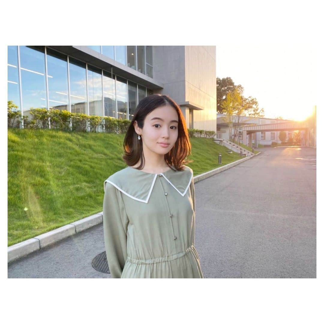 藤原さくらさんのインスタグラム写真 - (藤原さくらInstagram)「明日から始まる 「束の間の一花」というドラマで 一花ちゃんという女の子を 演じさせていただいております。  余命のある2人のお話。と聞くと 悲しいお話なんでしょうと 思われるかもしれませんが 悲壮感ばかりで無いのがこの作品の魅力  「さよならだけが人生だ」という詩に対して  「さよならだけが人生ならば また来る春はなんだろう」 と詠った寺山修司さんのその言葉を 何度も何度も反芻しています  いつかは誰もが必ず死ぬこの人生で 最後に待つのは別れなのかもしれないけど なにか理由があって、何かを成し遂げたいと思ったり 誰かと出会って、誰かを愛して 家を建てて、共に生きたいと涙が溢れるのでしょう  もともと原作の漫画のファンだったので 気が気ではないのですが…  この作品に出会えて、関われて嬉しいその一心で 精一杯演じてます。  主演は京本大我さん！ 明日17日24:59スタートです。お楽しみに👊  そして明日は朝からテレビジャックも📺  ZIP（６時半過ぎから） スッキリ  バケット に出演します  皆さん一緒に早起きして、ちょっと昼寝してから、 夜中にまた会いましょうね😌どきどき」10月16日 21時08分 - mammothsakura