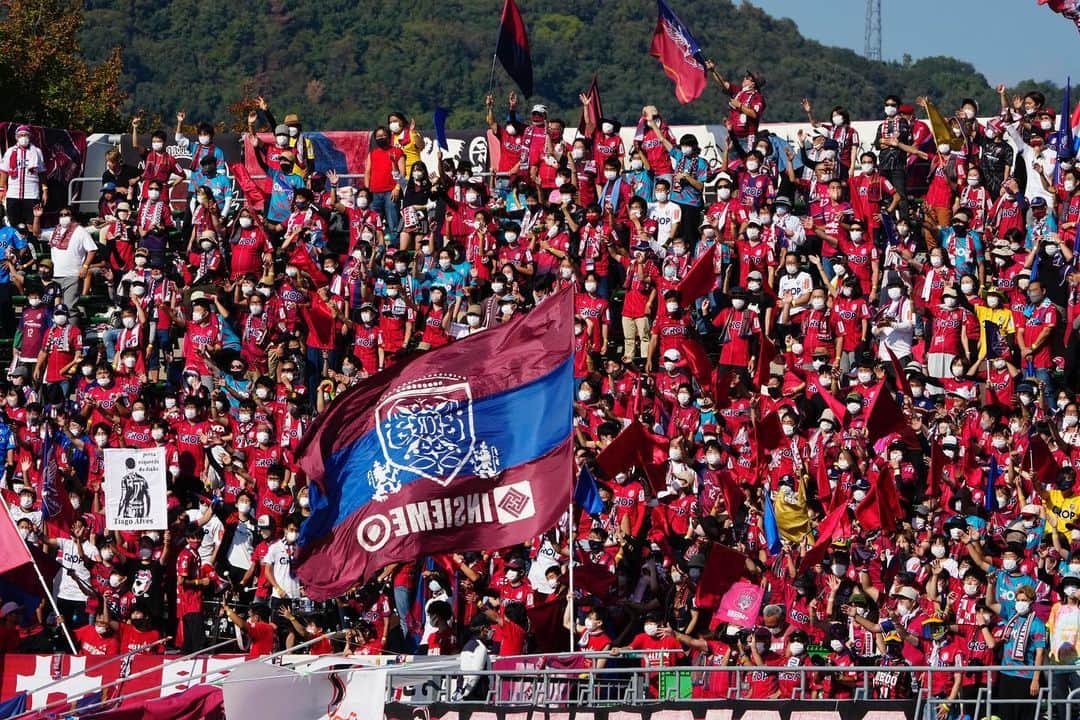 金山隼樹のインスタグラム：「2022年HOME最終戦、素晴らしい雰囲気を作って頂き本当にありがとうございました。  最後の挨拶で言わせて頂きましたが、最後はみんなで笑顔で終われるようにプレーオフで必ず昇格を掴み取りましょう‼️  #ファジアーノ岡山」