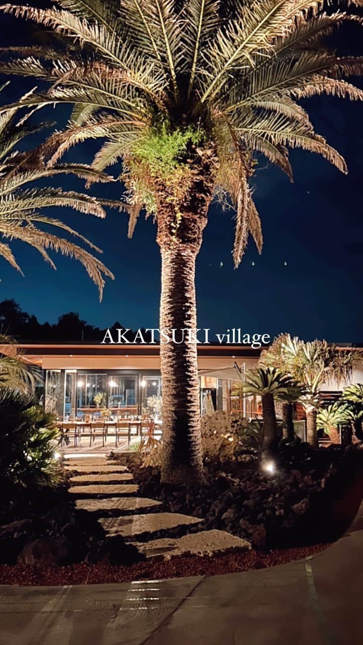 今井華のインスタグラム：「群馬県 榛東村 @akatsuki_village 🏕 パームツリー100本の リゾートグランピング🌴  #グランピング #群馬グランピング #リゾートグランピング #本格ナポリピッツァ #群馬県榛東村」