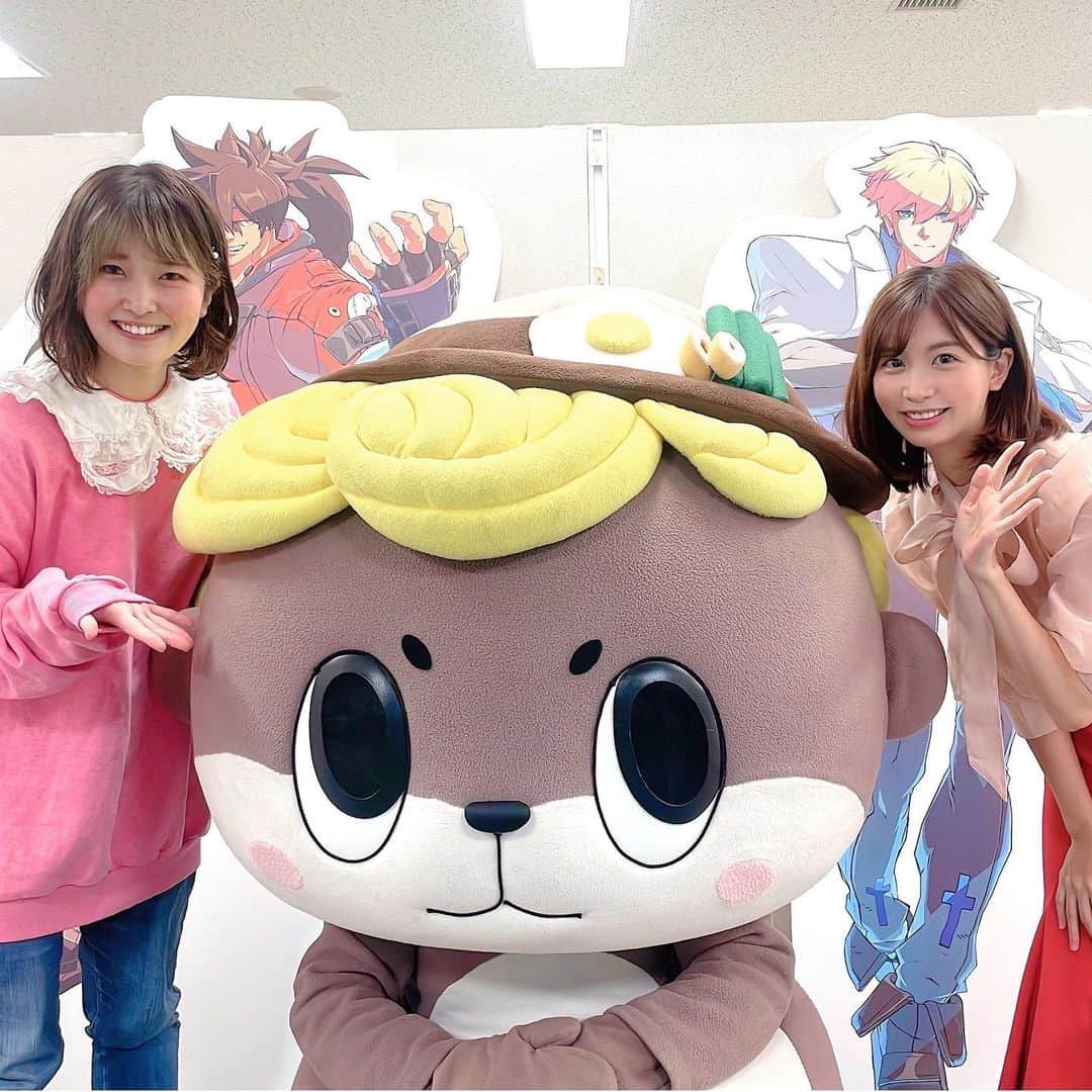 服部彩加のインスタグラム：「昨日は、高知県須崎市のマスコットキャラクターのしんじょう君とあいりんの3人で「第3回しんよこTV杯～GGST3on3トーナメント！～」に出場しました!!  結果は残念ながら1回戦敗退でしたが、 チームを組んで試合に出るってとっても楽しいなと思いました(  ᵒ̴̷͈ᗨᵒ̴̶̷͈ )✨✨ しんじょう君可愛すぎで癒された🍀✨  #マスコットキャラクター #高知県 #須崎市 #しんじょう君 #かわうそ  #ggst #guiltygear」