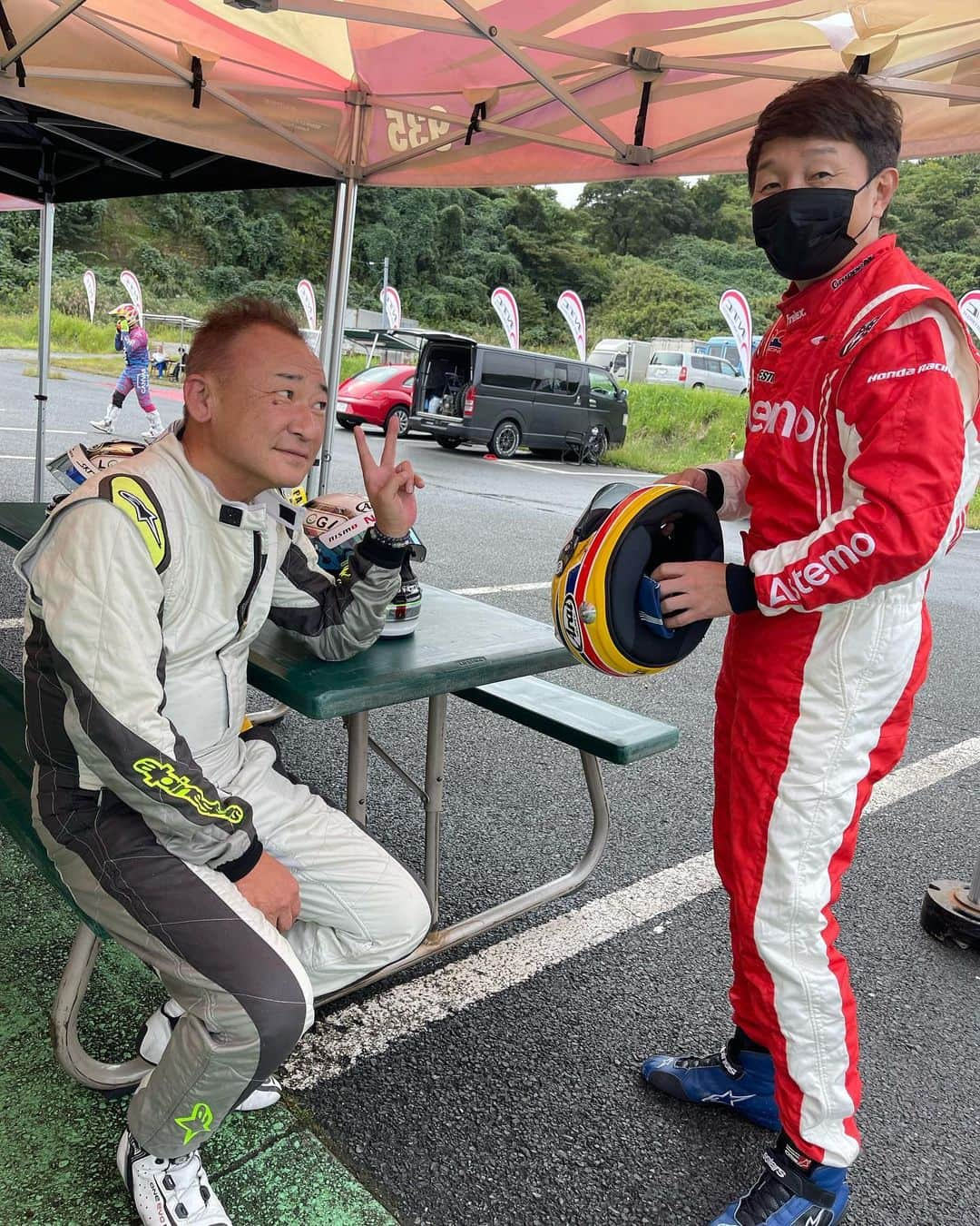 本山哲さんのインスタグラム写真 - (本山哲Instagram)「ANRI GP2022 参加者が一日中カートで楽しく遊ぶ運動会だった☺️ 金石さんと遊べたのも良かった。 ヒカルに負けてマギーに抜かれたけどアンリには勝てた笑  レース後にはみんな笑顔で会話し合うのが印象的でした。 お世話になった方々ありがとうございました！ カートは誰でも乗れるしみんなで一緒に遊べて素晴らしい。 アキガセでも計画します😎」10月17日 10時23分 - satoshimotoyama