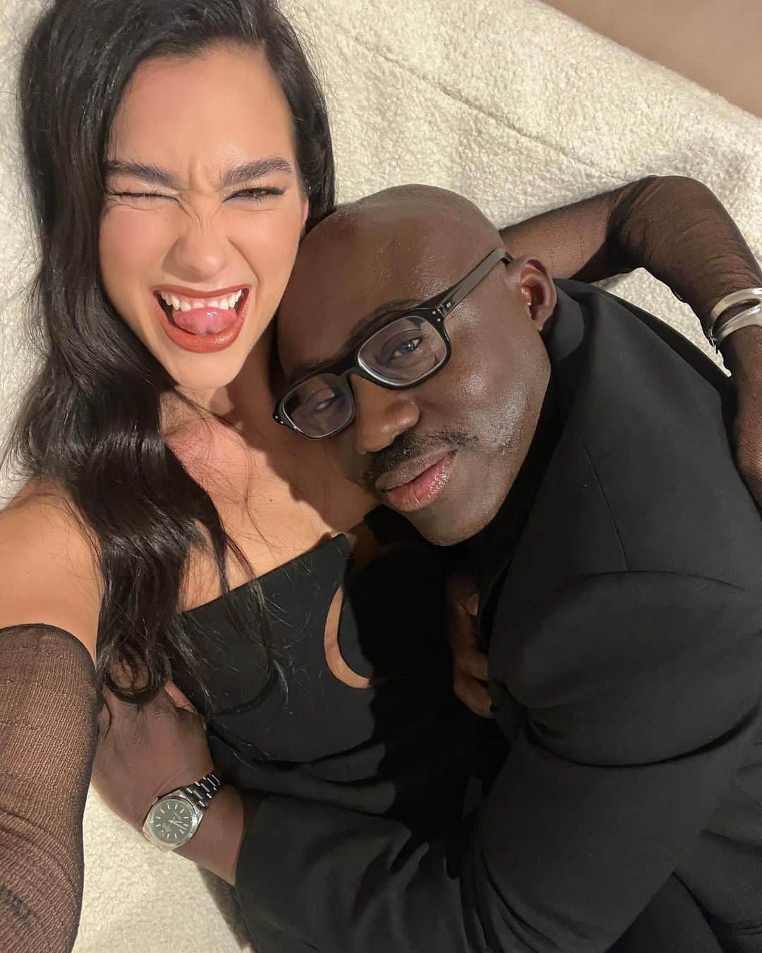 teamtravelersのインスタグラム：「Peep @edward_enninful’s Rolex Milgauss with @dualipa at Vogue’s Forces of Fashion event this weekend. 🤌  . #time #watches #vogue #rolex #dualipa #rolex #milgauss #dua #edwardenninful」
