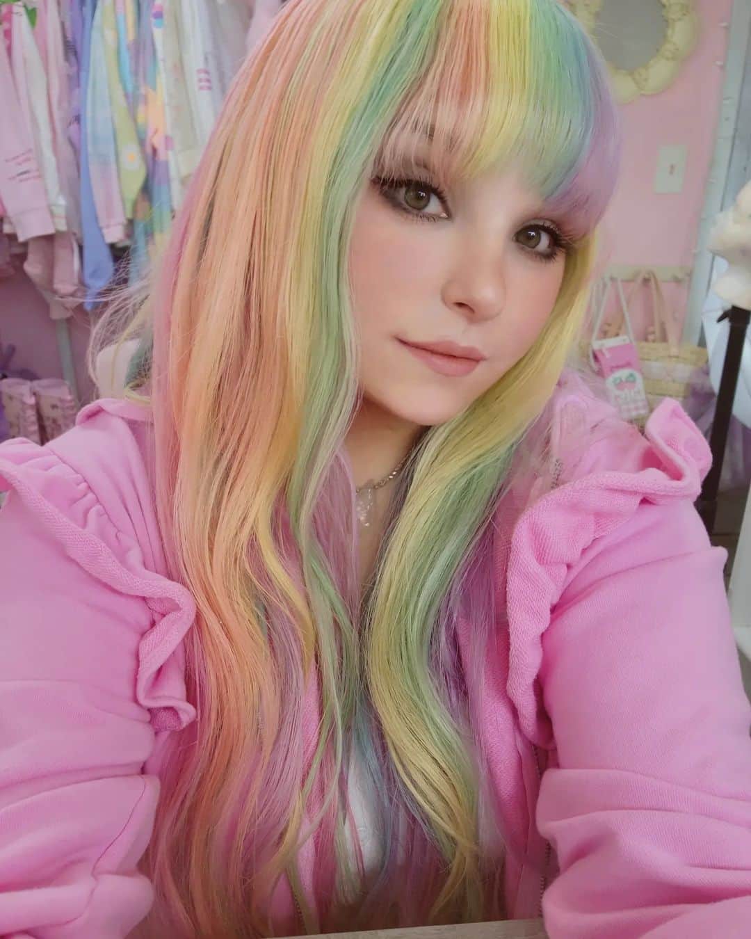 ケリーのインスタグラム：「New hair using all #ArcticFox @arcticfoxhaircolor dyes. Link to my YouTube in my bio if you want to see how I dyed this hair!  #hair #arcticfoxhaircolor #irisgreen #posedion #sunsetorange #cosmicyellow #purpleaf #periwinkle #virginpink」
