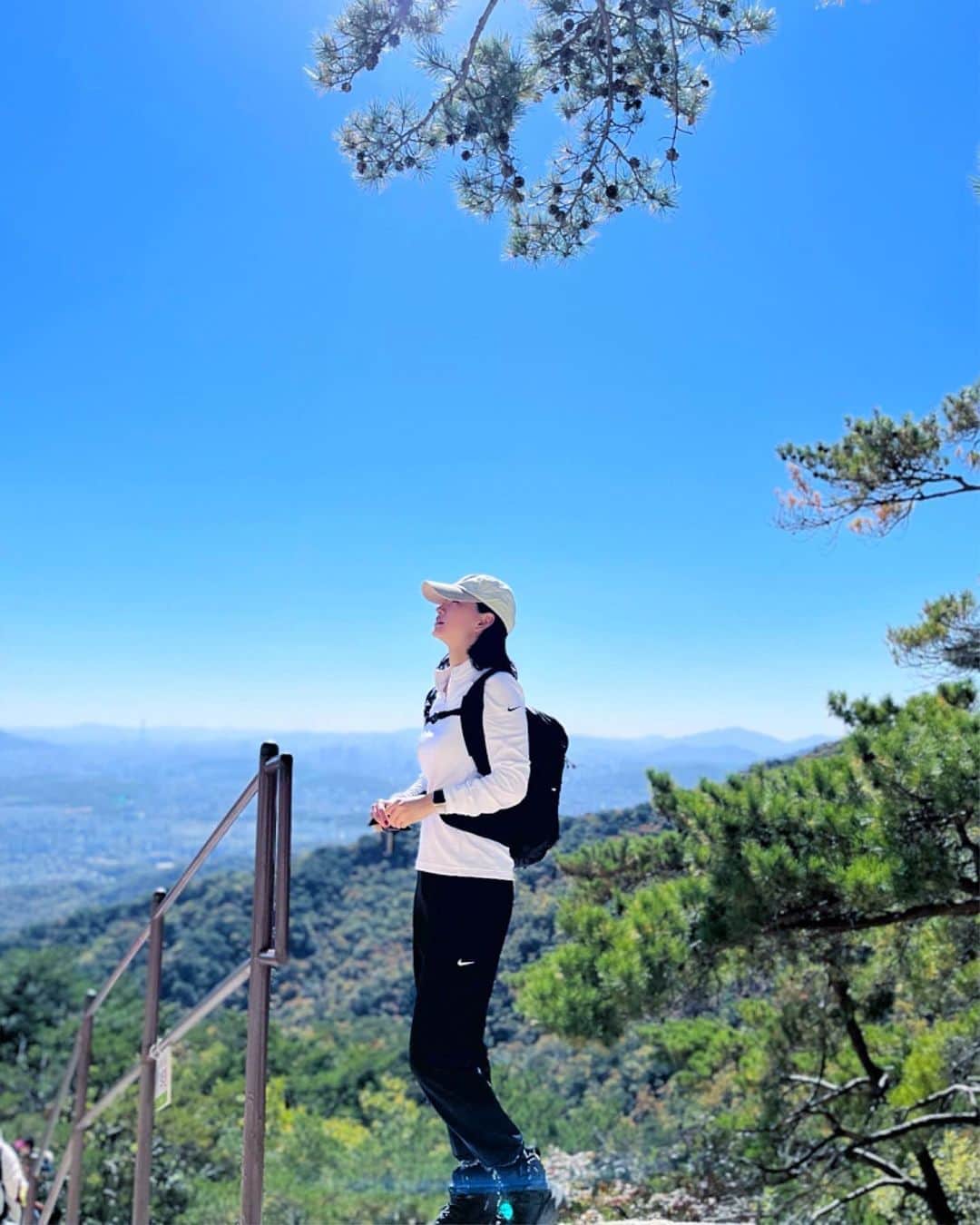 ウォン・ジナのインスタグラム：「가을🍂 추워지기 전에 많이 나갑니다🍁」