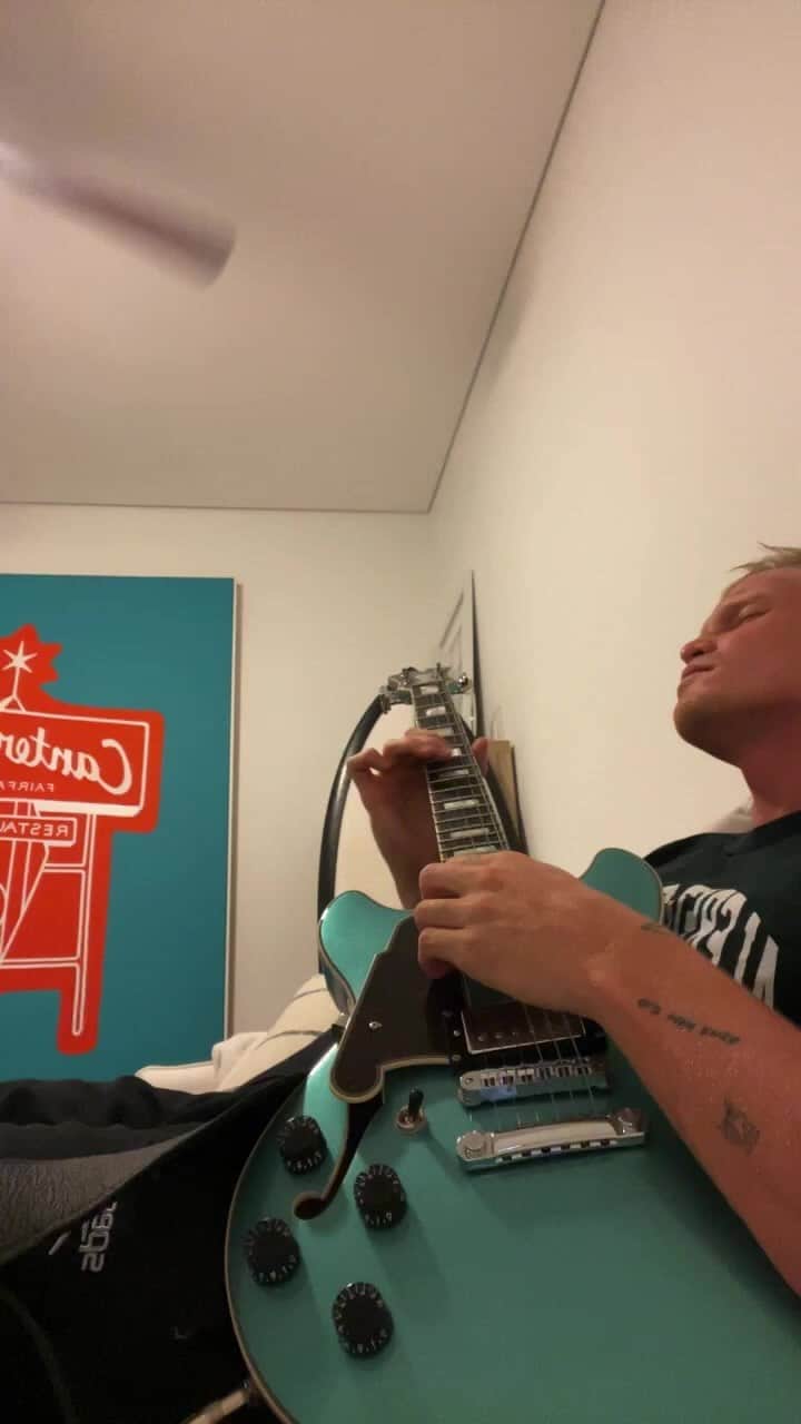 コーディー・シンプソンのインスタグラム：「Instagram live.  - Home To Mama - Better Together - dear marie, I would love to meet your mum - Flower - Free - Sinkin’ In - Nice To Meet You」