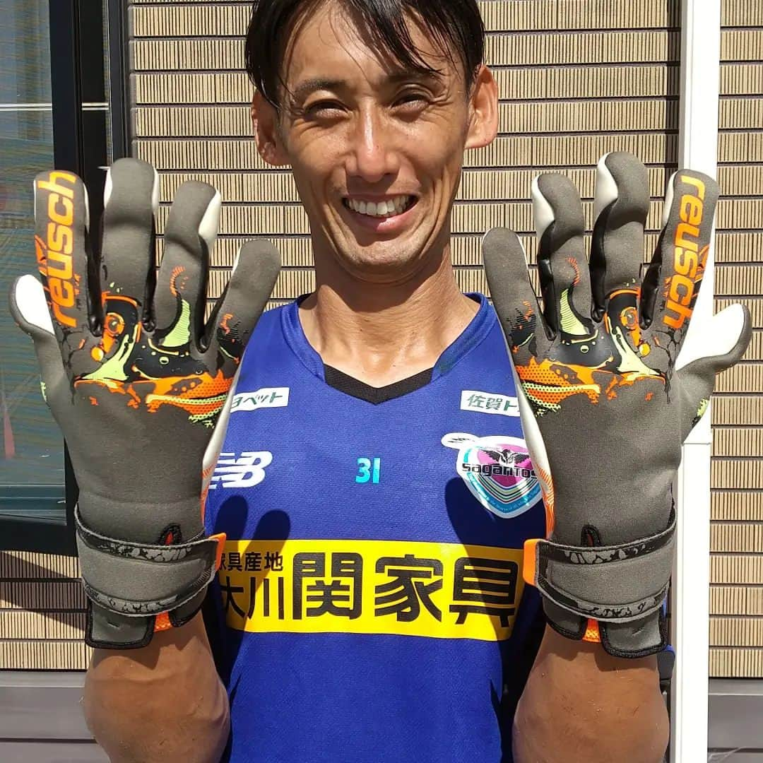 岡本昌弘のインスタグラム：「reusch新作ワールドカップモデル！ これめちゃくちゃいいです。 最高のグローブっす！」