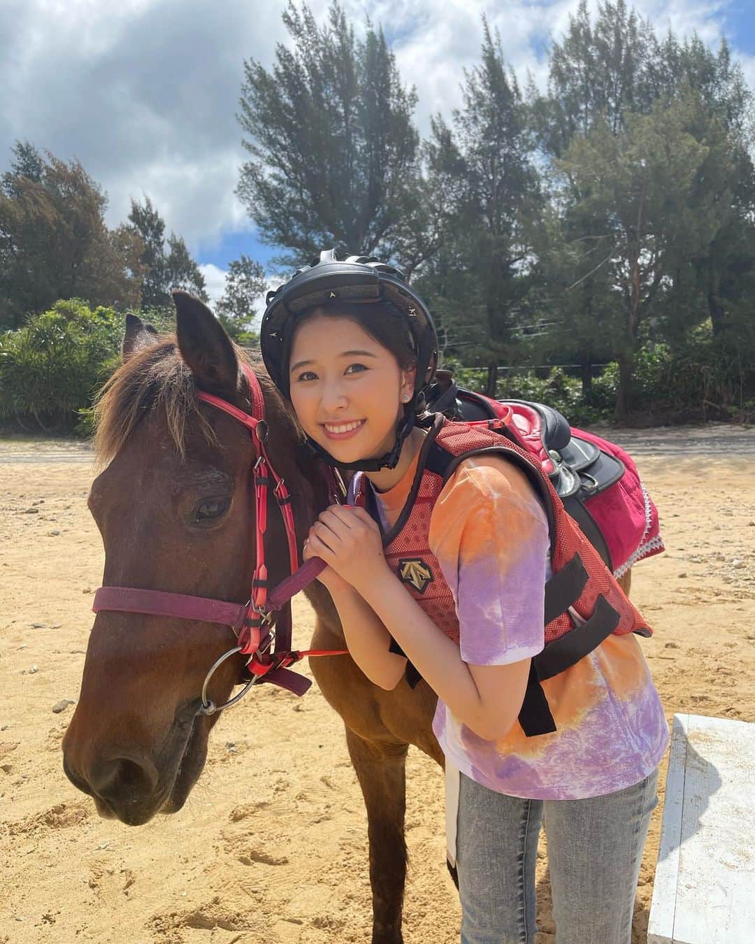 玉井詩織さんのインスタグラム写真 - (玉井詩織Instagram)「🐴☀️ 夏の思い出シリーズ。 楽天トラベルCM撮影のオフショット📸乗馬習いたいなぁ…😌✨ #rakutentravel #horsebackriding」10月17日 15時21分 - shioritamai_official