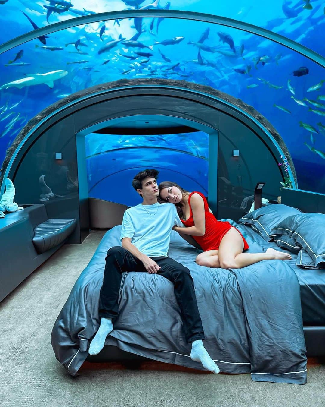 Brent Riveraさんのインスタグラム写真 - (Brent RiveraInstagram)「so we stayed at an underwater hotel, I highly recommend 😍😂」10月17日 15時40分 - brentrivera