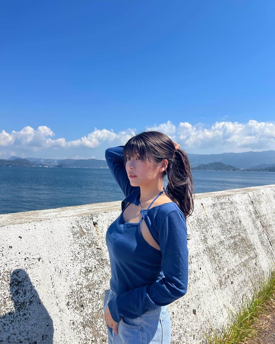 ちとせよしのさんのインスタグラム写真 - (ちとせよしのInstagram)「結んだ方がいい？どう？てやってる(°▽°) このトップス女の子からめっちゃ好評だった😆♡  いいお天気と景色の中で食べるアイス最高でした♫  #長崎観光 #伊王島 #アイランド長崎 #nagasaki #shein」10月17日 15時57分 - chitose_yoshino