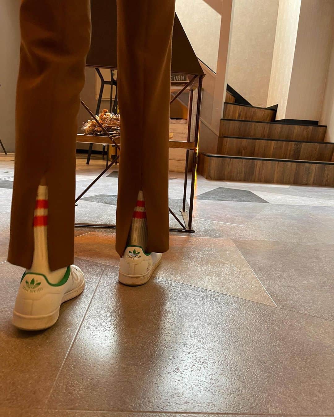 のインスタグラム：「靴下がすこ🧦🫶🏼  この絵文字初めて使った💓  三つ前の投稿からコメント後ほど返します🙆‍♀️」