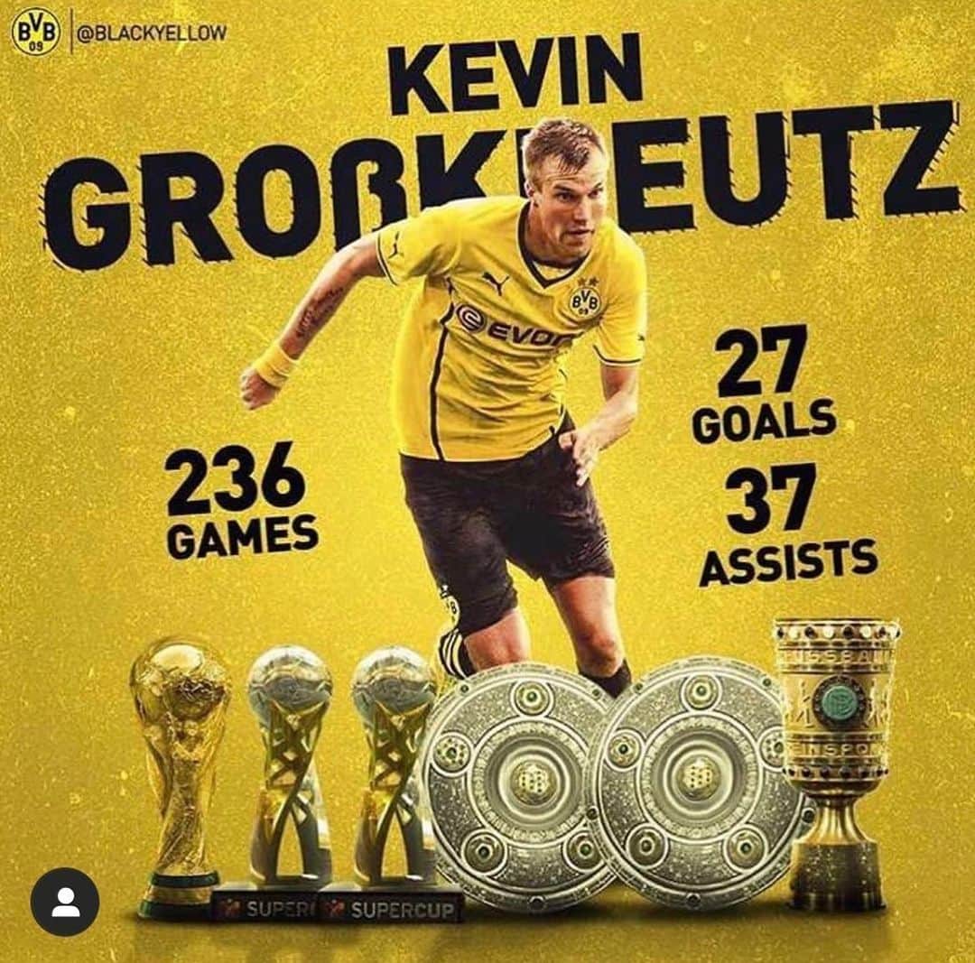 ケヴィン・グロスクロイツのインスタグラム：「Diese Zeit und Erinnerung kann mir keiner nehmen 💯 Es war nach der Geburt meiner Kinder das Geilste und Schönste was ich miterleben durfte 🖤💛  Werde immer dankbar und stolz darauf sein. #einmalborusseimmerborusse #dankbar #fürimmerdeutschermeister #fische #isso」
