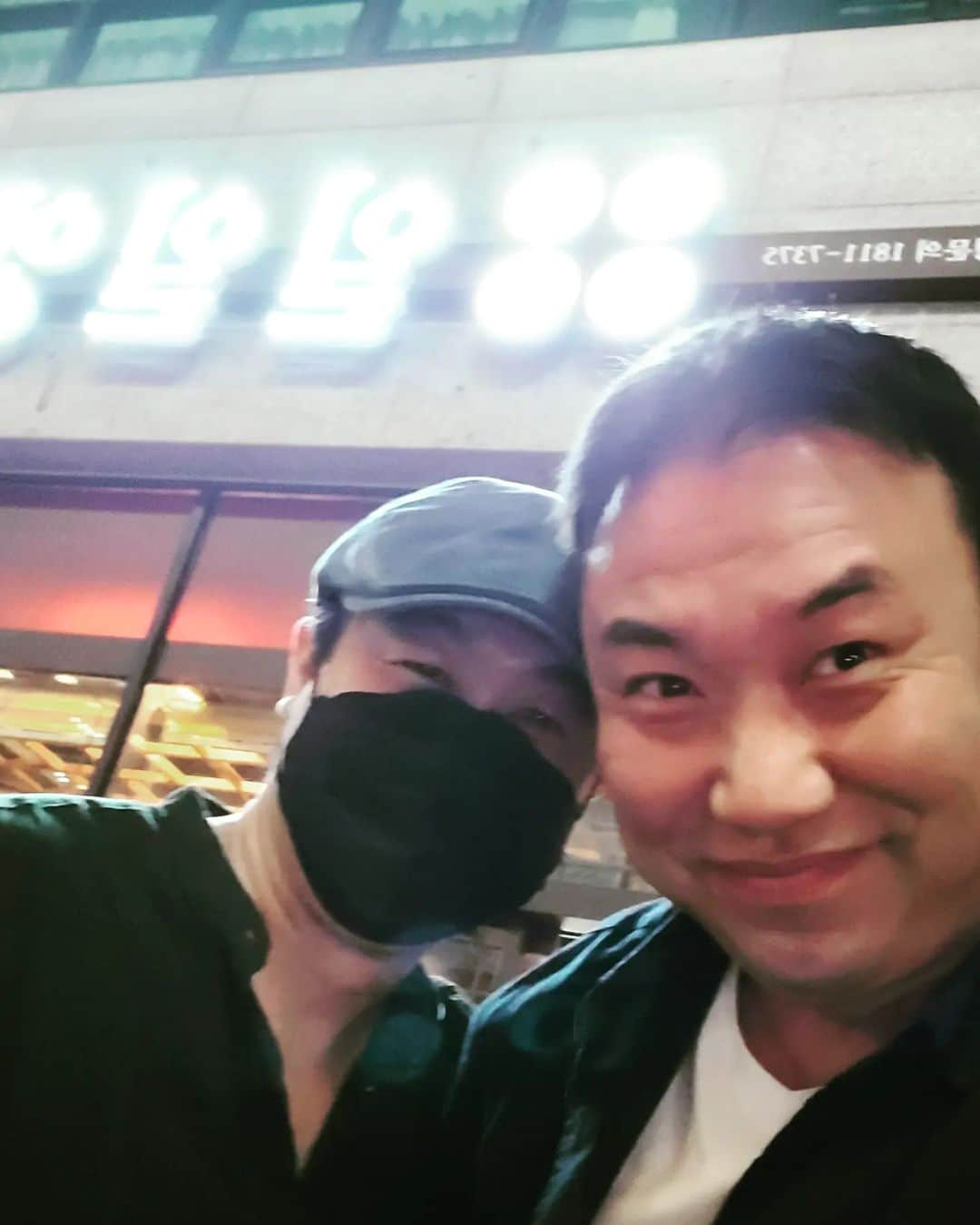 クァク・ジャヒョンさんのインスタグラム写真 - (クァク・ジャヒョンInstagram)「며칠 전 30년 지기 Best friend 밍키의 가게 넘나 맛났다 가게 멋지더라~!!! 여러모로 보기 좋고 고맙다 밍키 화이팅~!!!^^* #best friend #일일양김포장기점#일일양#징기스칸양고기#곽자형#김포맛집#화로구이 #김포양갈비 #라베니체양갈비#장기동양갈비#한강신도시양갈비」10月17日 18時17分 - jahyeonggwag