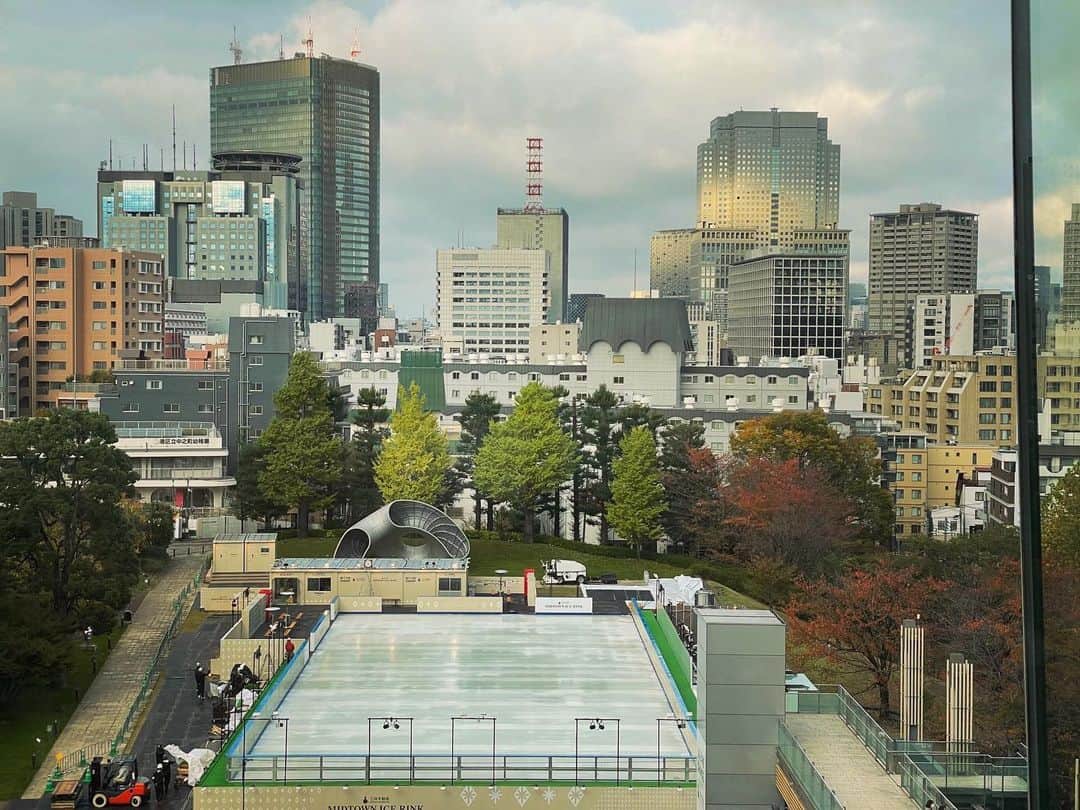 林幸治さんのインスタグラム写真 - (林幸治Instagram)「ビルボードライブ東京で、NONA REEVES 25周年記念ツアー。  ステージからは準備中のアイススケートリンク。  来てくれた皆さん、ありがとう。  #ノーナリーヴス #ビルボード東京」11月15日 22時50分 - tct_koji_hayashi
