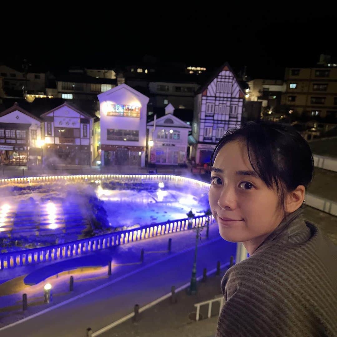 のインスタグラム：「.  いとこ達とみんなで草津温泉♨️  お母さんといっぱい温泉入った幸せ😽」