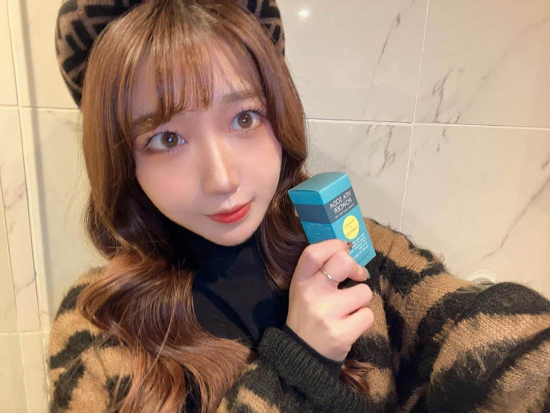 あやぱんのインスタグラム：「@donneo_japan #ビタパウダー  お酒を飲むタイプなのでお肌の栄養分はかなり大事！！！ 特にいまみたいな乾燥してしまう時期は欠かせません🥺#pr」
