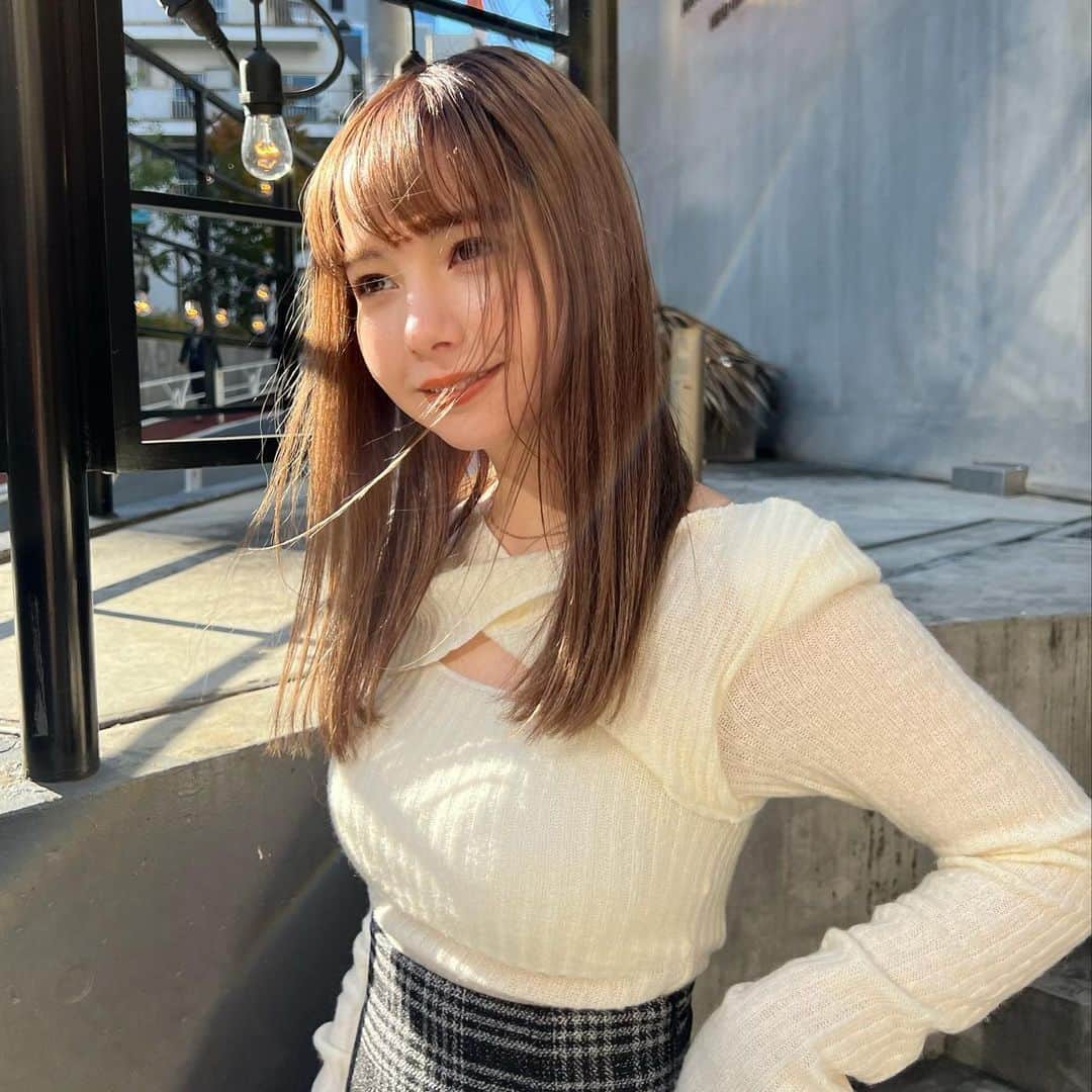 柴田あやなのインスタグラム：「前髪と光で極太濃眉毛になってますがここまで太くて濃くはないです  そしてスプラのアプデ楽しみ！！！ビッグラン最高に楽しみだ！！ 2はプライム使ってたけど3では評価低くて、、プライム亜種早く使いたい〜！！！最近リッターも楽しい🫣」