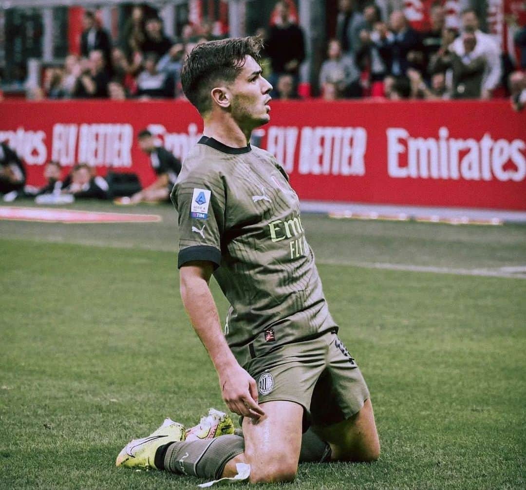 のインスタグラム：「✨Domenica abbiamo giocato l’ultima partita del 2️⃣0️⃣2️⃣2️⃣ a San Siro🔥. Abbiamo vissuto grandi momenti. Con tanta più voglia!!😍💪. Ci vediamo a gennaio✨」