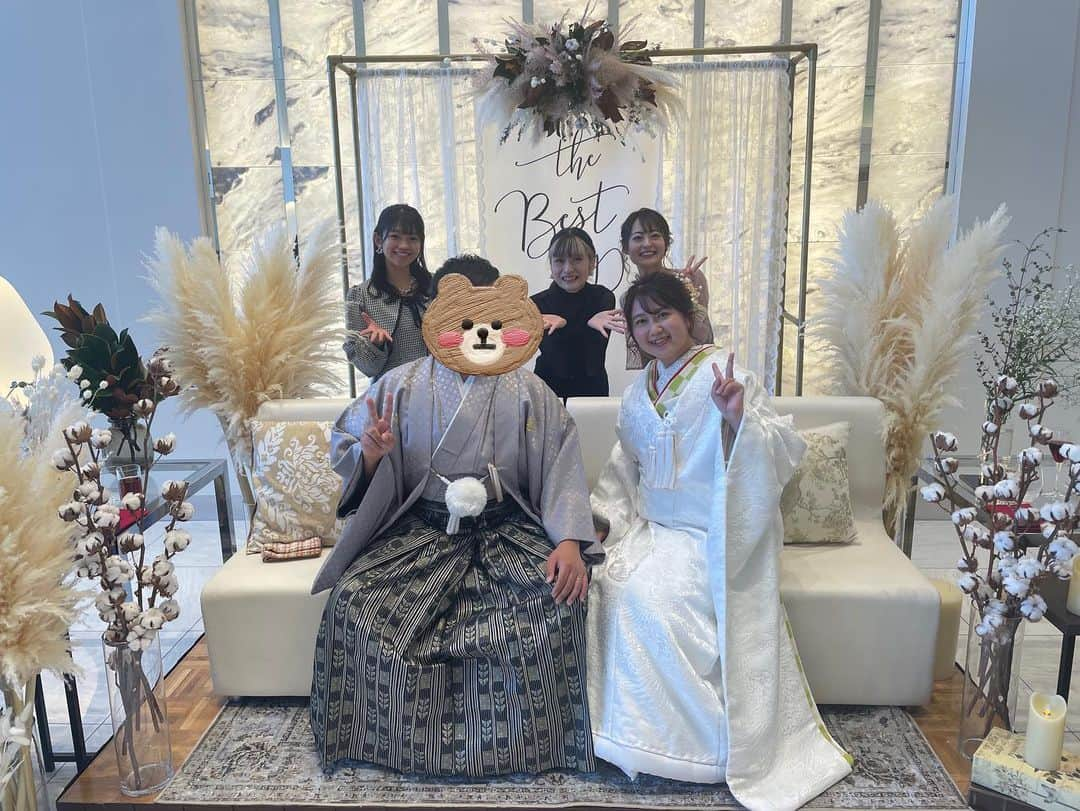 怜花さんのインスタグラム写真 - (怜花Instagram)「さりかちゃんの結婚式...！💒♡  大袈裟じゃなくディズニーにいる気分になったりLIVEにいる気分になったり、、、びっくりする演出盛りだくさんでほんとめちゃくちゃ楽しかった！！！！！😍💕 さすがさりかちゃんすぎる👏🌼 そしてお二人がみんなから愛されてるのを感じる素敵な結婚式でした🥺✨✨✨  まなちゃんかおりちゃん、さりかちゃんと久しぶりに踊れて嬉しかった☺️♡♡♡ めちゃくちゃ緊張して膝ガクガクだったけど(笑) ありがとう！！  さりかちゃん可愛いくて綺麗だった....！！😭👰💘 本当におめでとう！！🥹✨  これからもよろしくね♡」11月15日 22時27分 - reika_0419