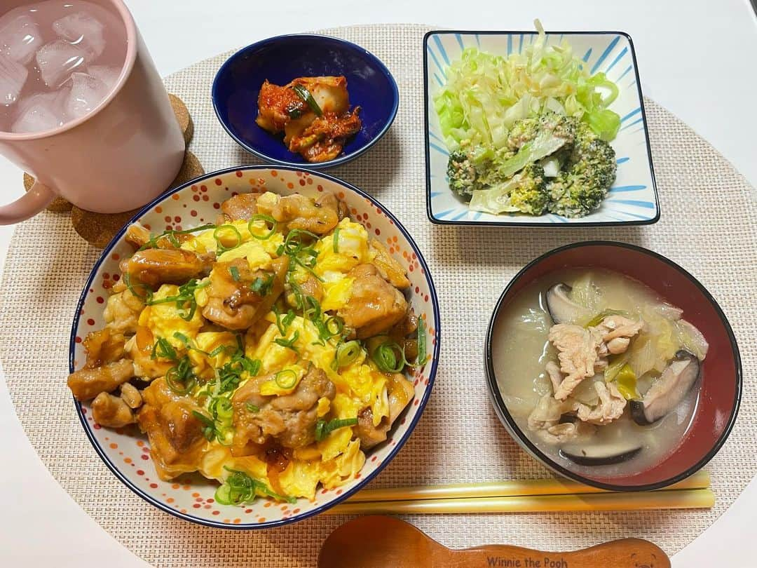 川井友香子のインスタグラム：「. 少し前に環境を変えてから自炊生活もスタート👩🏻‍🍳 料理は得意じゃないけど 美味しく出来た時は嬉しくなる☺️✨  家族と友達からのお裾分けにも助けられてるけど 今までやってこなかったことに挑戦出来て楽しい👩🏻‍🍳  何かおすすめのメニューがあったら教えてください😆🍖」