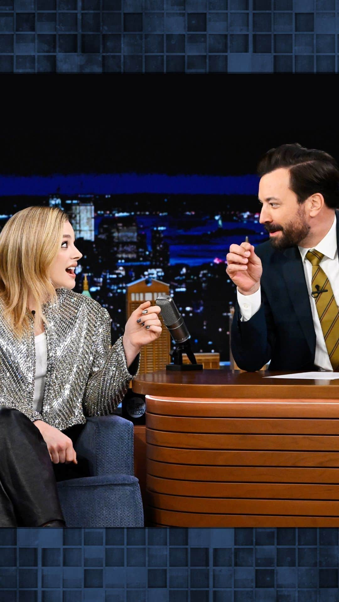 クロエ・グレース・モレッツのインスタグラム：「@chloegmoretz performs a judo move on Jimmy! #FallonTonight」