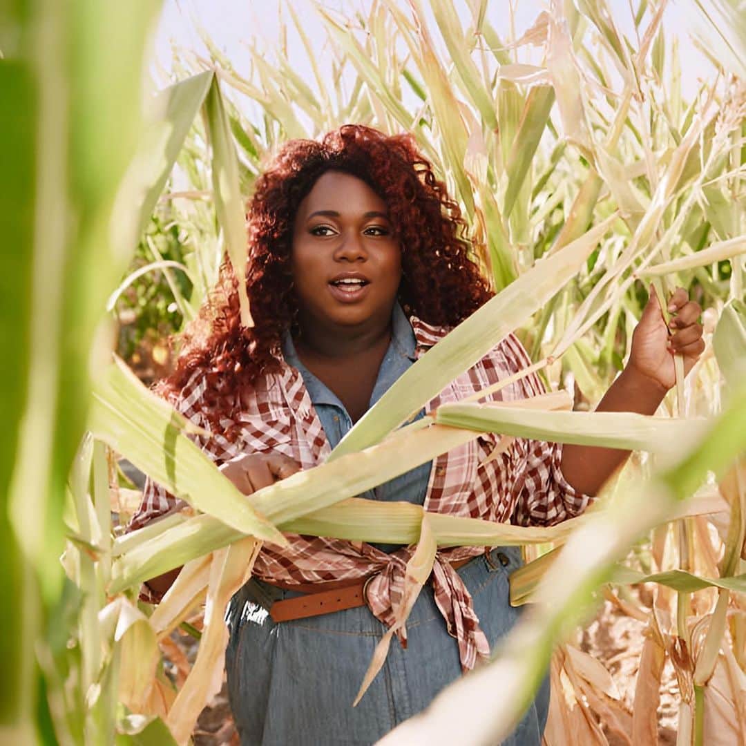 アレックス・ニューウェルのインスタグラム：「It’s Corn! Mama’s coming back!!! With a new name!! Lulu!! I can’t wait for you all to see this one come on and get Shucked!!! 📸 @emiliomadrid」