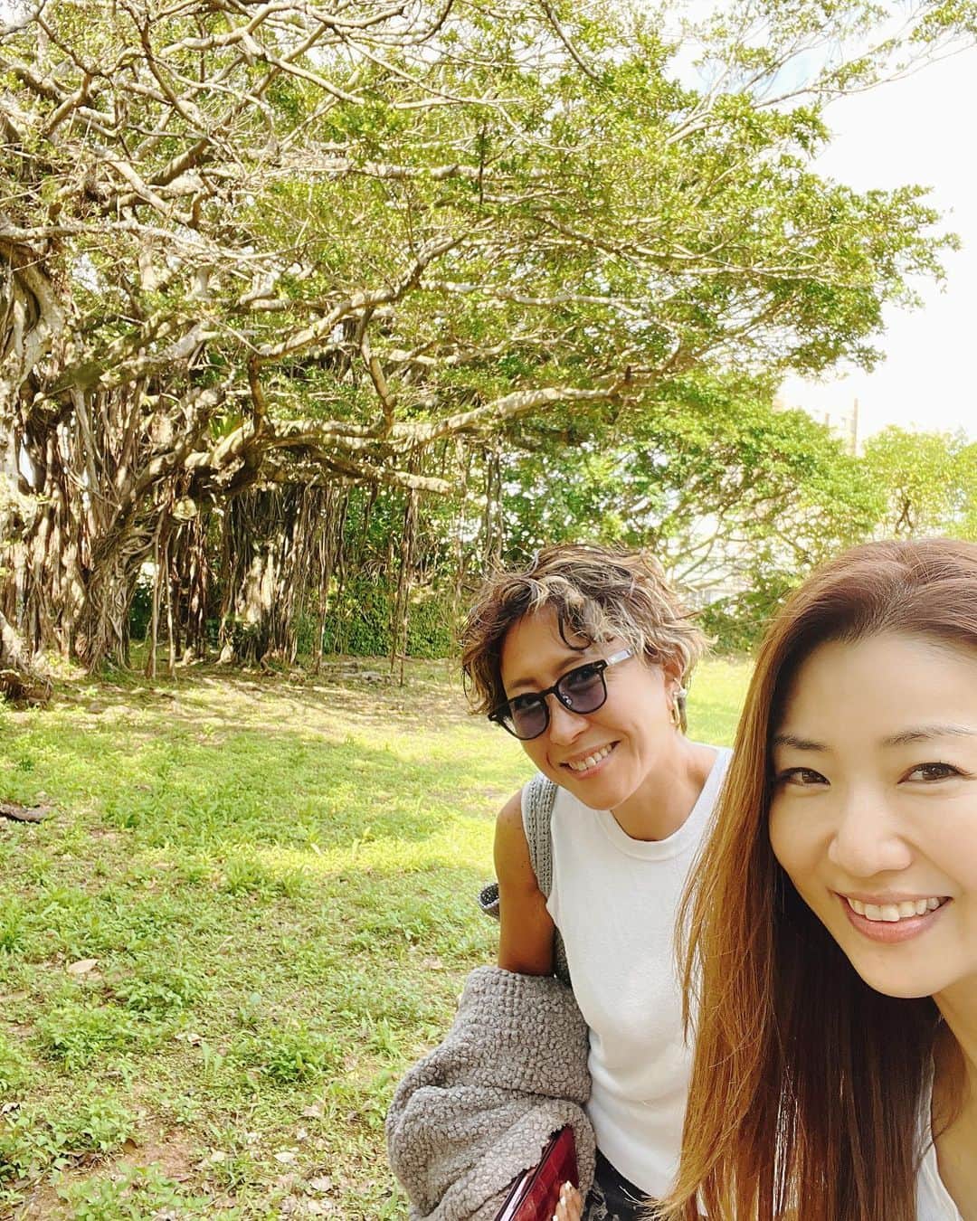 遠近由美子さんのインスタグラム写真 - (遠近由美子Instagram)「『あーちゃん（祖母）の家に2回お泊まりするよ👧👧ママはいなくていいからね。』って双子さん  えーー🥺寂しくないのー？そうなのー？  じゃあ。。。 ママもその間ちょっとお出かけしちゃおかなー✈️  って、沖縄きた😋😋  ひとりで飛行機に乗るの5年半ぶりだったよ！👀  現地で宮崎からの @miki_m_mori と合流😊」11月15日 15時18分 - yumiko_tochika