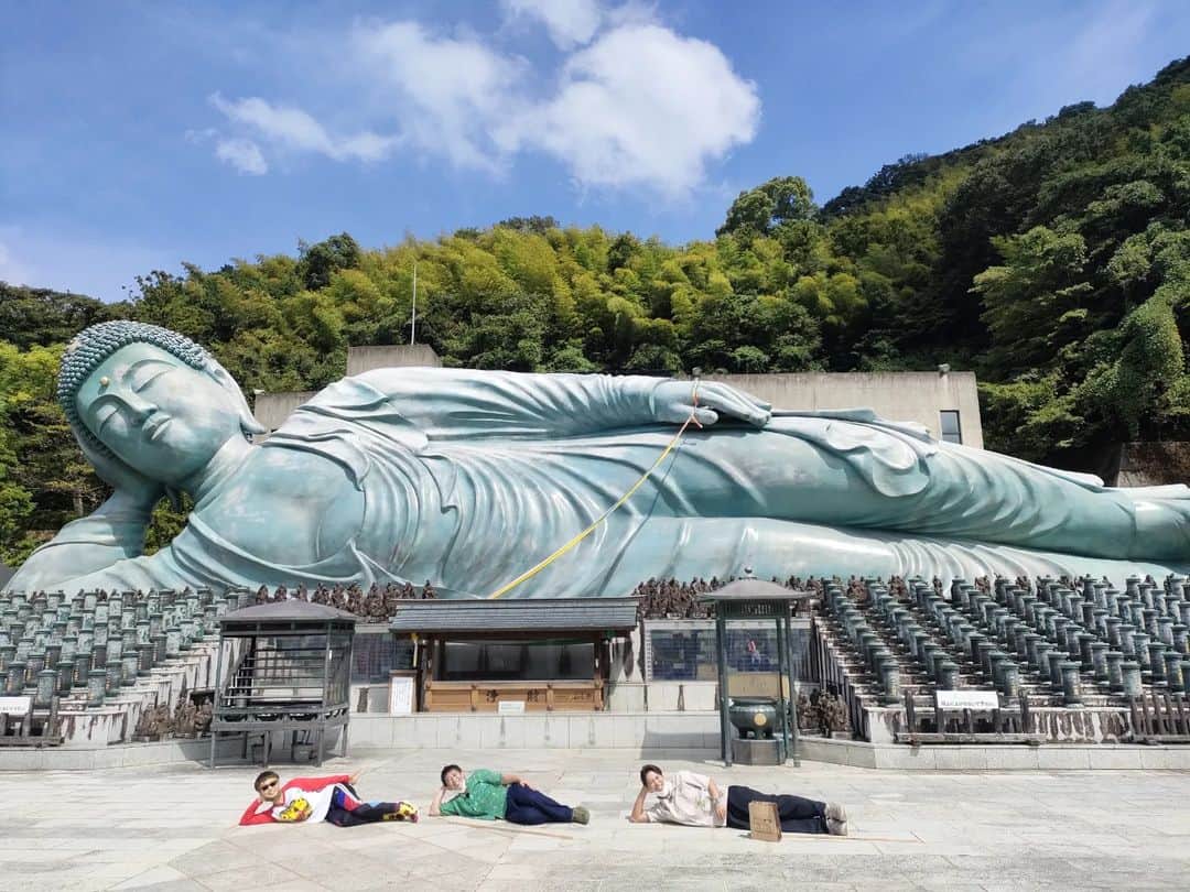 バイク川崎バイクのインスタグラム：「ちょっと福岡行ってきました    #このメンバーで呼んでくれる #サイコー楽しい番組でした #車で懐メロ熱唱したとこだけはカットされてました #スタッフさんもなぜかBKB #愛 #TVerで土曜夜まで見れますすす  #森屋B」