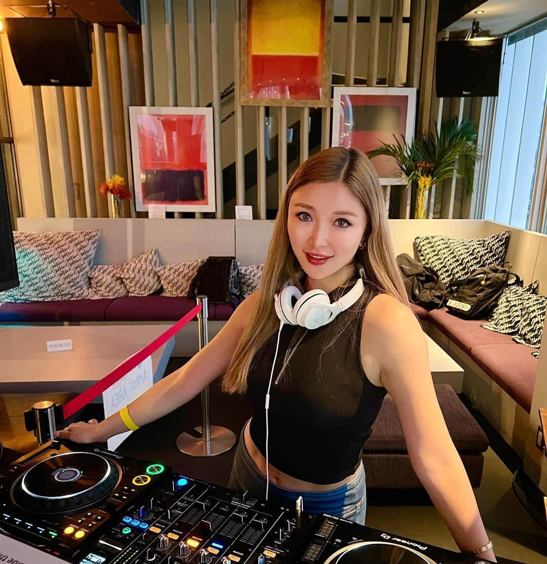 栄木明日香のインスタグラム：「DJing is so much fun 😍❤️⭐️❣️」