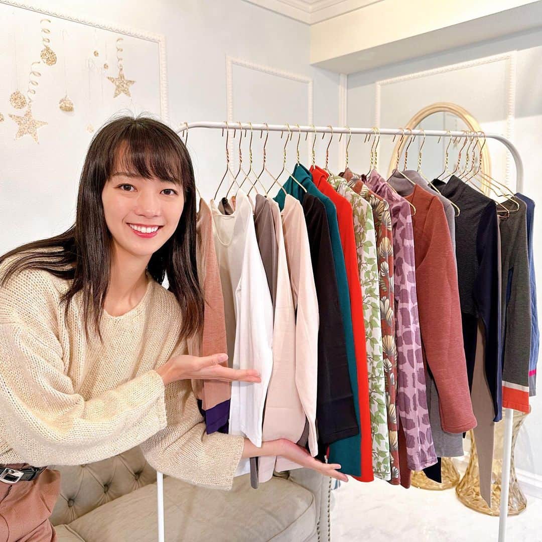 紀真耶のインスタグラム：「今朝グッド！モーニングでご紹介した あったかインナー✨ それぞれに良さがあって揃えたくなっちゃいました！  ☆ ☆ #uniqlo #wacoal #gunze を紹介 #インナー #おしゃれであったかい #あらいーな #グッドモーニング #テレビ朝日 #紀真耶」