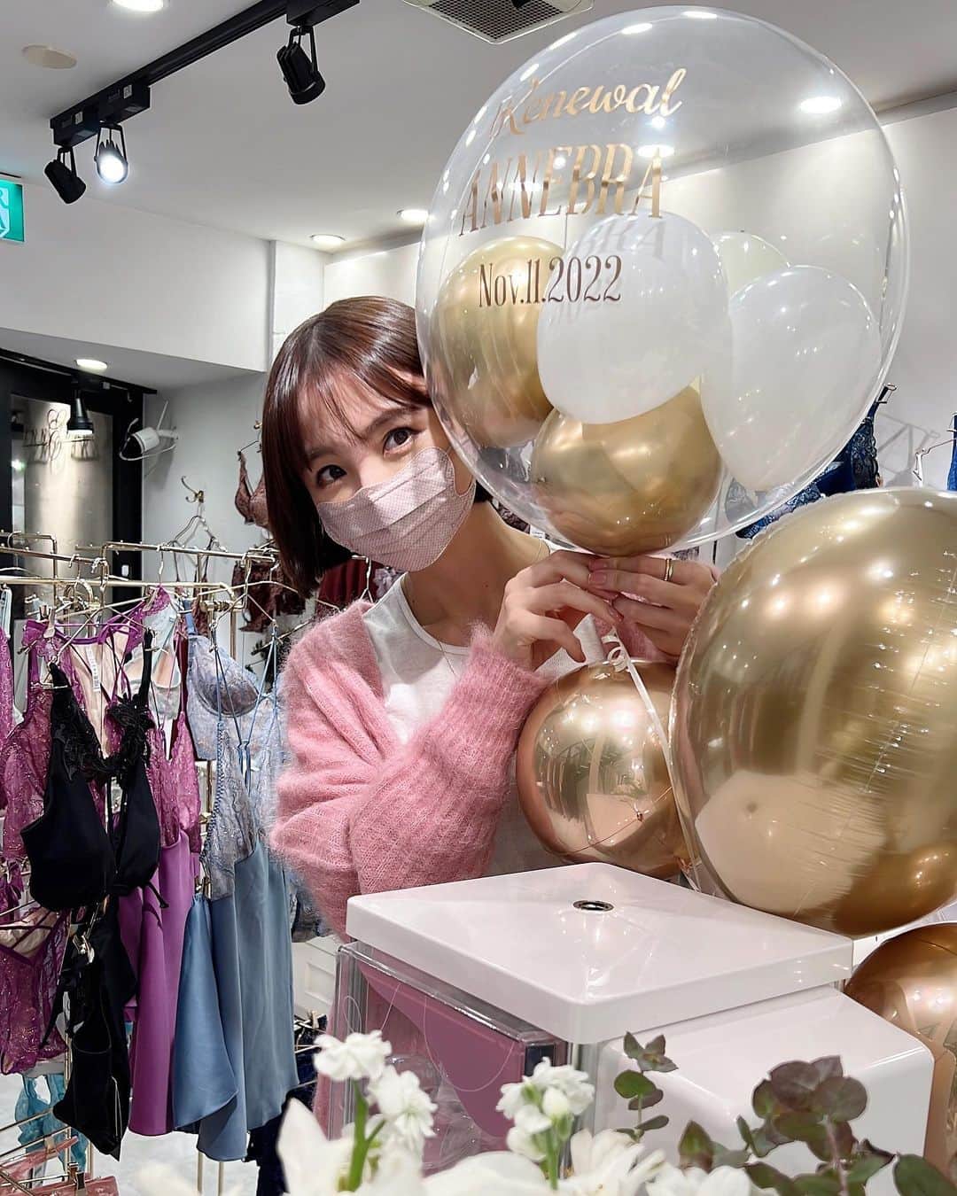 篠田麻里子のインスタグラム：「@annebra_daikanyama  @annebra.jp   👙"ANNEBRA アンブラ代官山店"がリニューアルオープン✨ @kazusa_matsuki  @yukimikawashima  と行ってきました♡ デザインがどれも可愛くてオリジナル型が無いんだって😆 毎回新しいデザイン✨ レースが可愛すぎて好みすぎるルームウェアGETしました✨ 私服でも着れそう💕 テンション上がるよね😍 水着も👙買ったから来年こそは🥺夏を感じたいw  #annebra」