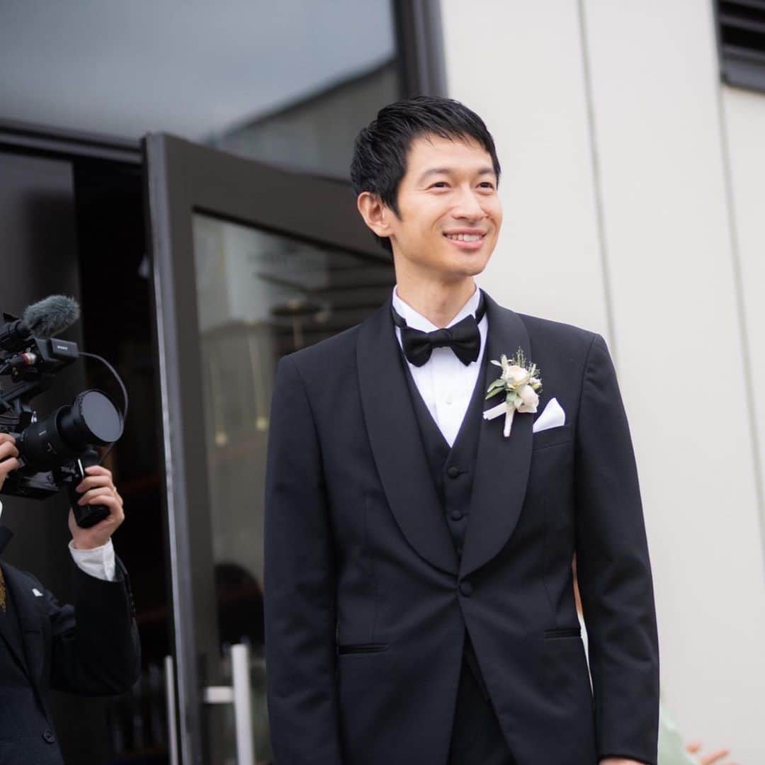 安井達郎さんのインスタグラム写真 - (安井達郎Instagram)「11月13日に @aoyamagrand  にて結婚式を挙げました。  家族や友人に結婚の報告をできたこと、祝福していただいたこと、全てが愛おしい時間でした。 特に妻の嬉しそうな顔を隣で見る度に心からやってよかったなと思いました。結婚式って最高！」11月15日 18時12分 - tatsuroyasui