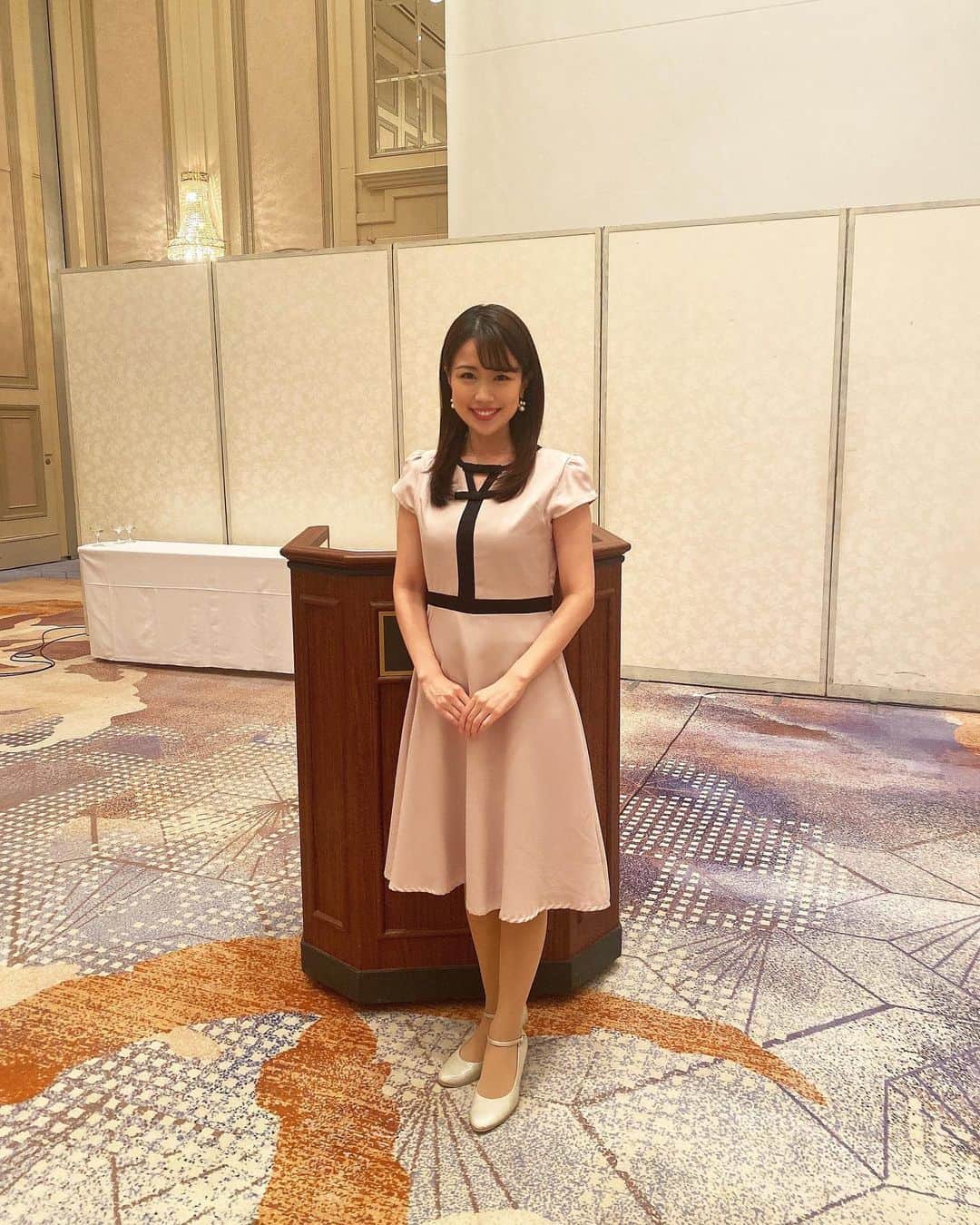 道岡桃子のインスタグラム：「企業様の総会の司会でした！  2014年からずっとお世話になっていますが、コロナもあり、リアルで4年ぶりの開催でした！  毎年、とっても豪華で華やかなステージ✨ お客様も、桃子さん久しぶり〜！覚えていてくださり嬉しかったです。  これからイベントが増えるといいなあ(^^)  お仕事お待ちしております♪  #アナウンサー #アナウンサーコーデ #アナウンサー衣装 #司会 #司会者 #イベント #イベント司会 #イベント司会者 #パーティー #女子アナ #女子アナコーデ #フリーアナウンサー #フリーランス #トッコクローゼット #japan #japanese #toccocloset #event #party #mc」