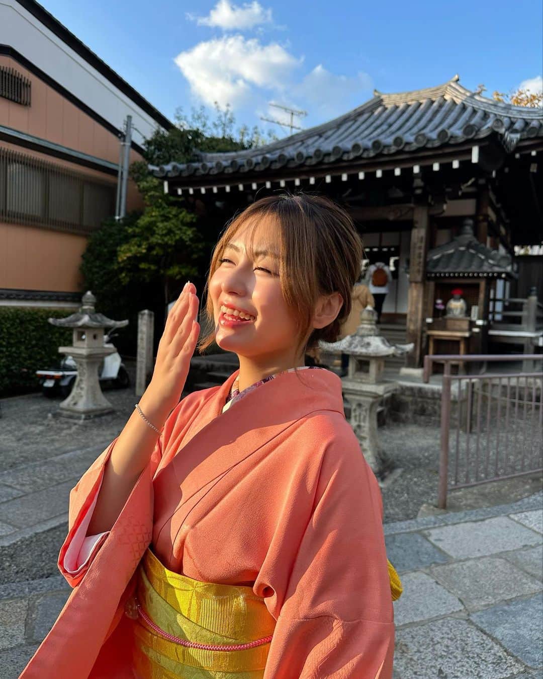 宮本りおのインスタグラム：「この時期の京都は最高でした🍁🍂  #model #gravure #sexy #cosplay #时装 #粉我 #照片 #性感 #外拍 #萌 #팔로우미 #좋아요 #selfie #animegirl #asiangirl #nofilter #photography #京都」
