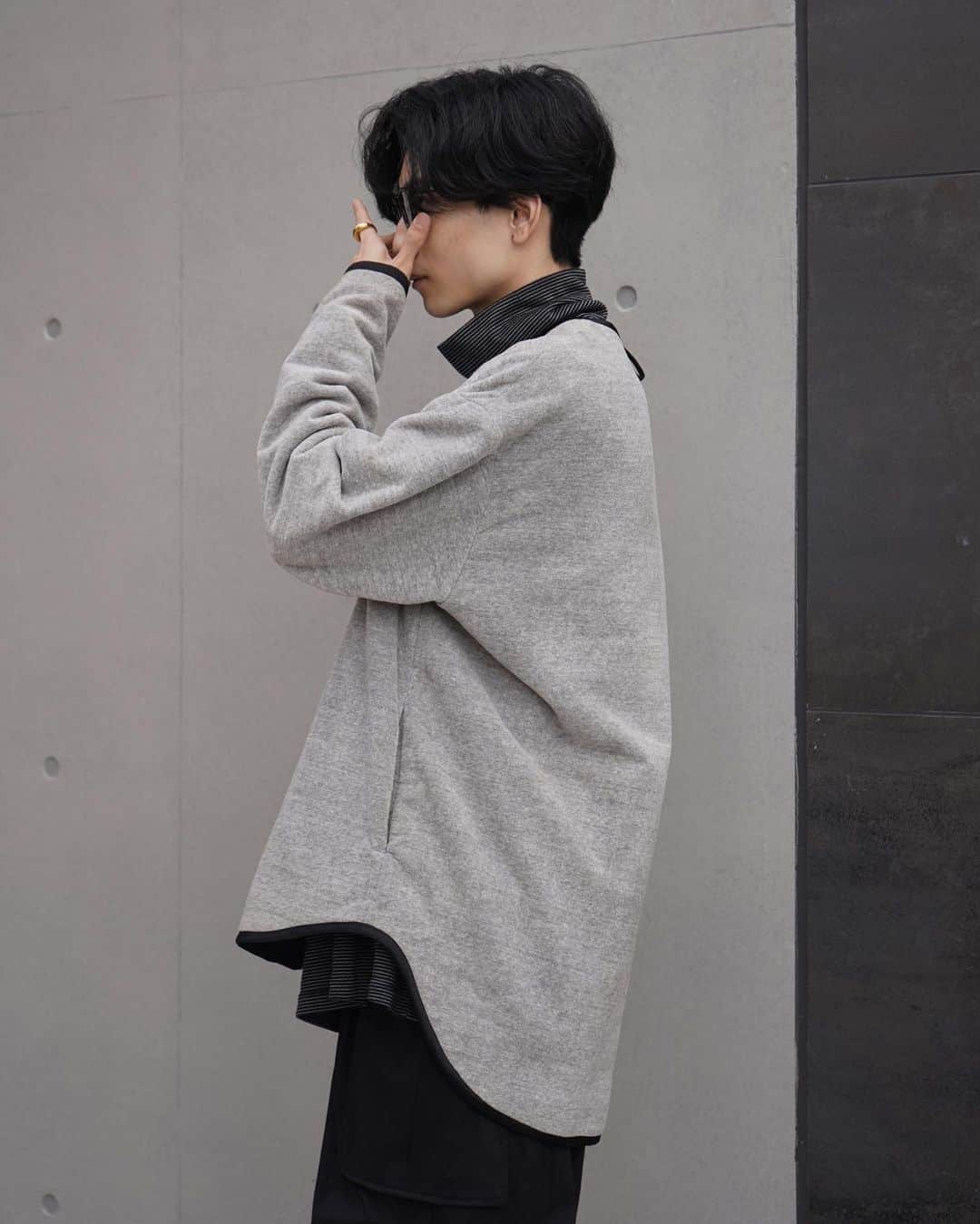 みっきーのインスタグラム：「⁡ ⁡ もうそこそこ良い歳だから長く使える物とか 使い回し良い物とかを最近は選んでる😪 ゴールドのアクセもサラッとつけるのハマってたり〜 ⁡ ⁡ そういえば先月京都旅行行ってきました🚄 2泊3日美味しい食べ物に良い宿に最高でした🤨 ⁡ ⁡ ⁡ #guepard #9ban #thereracs #weiss_jp  #thproducts  #spectusshoeco」